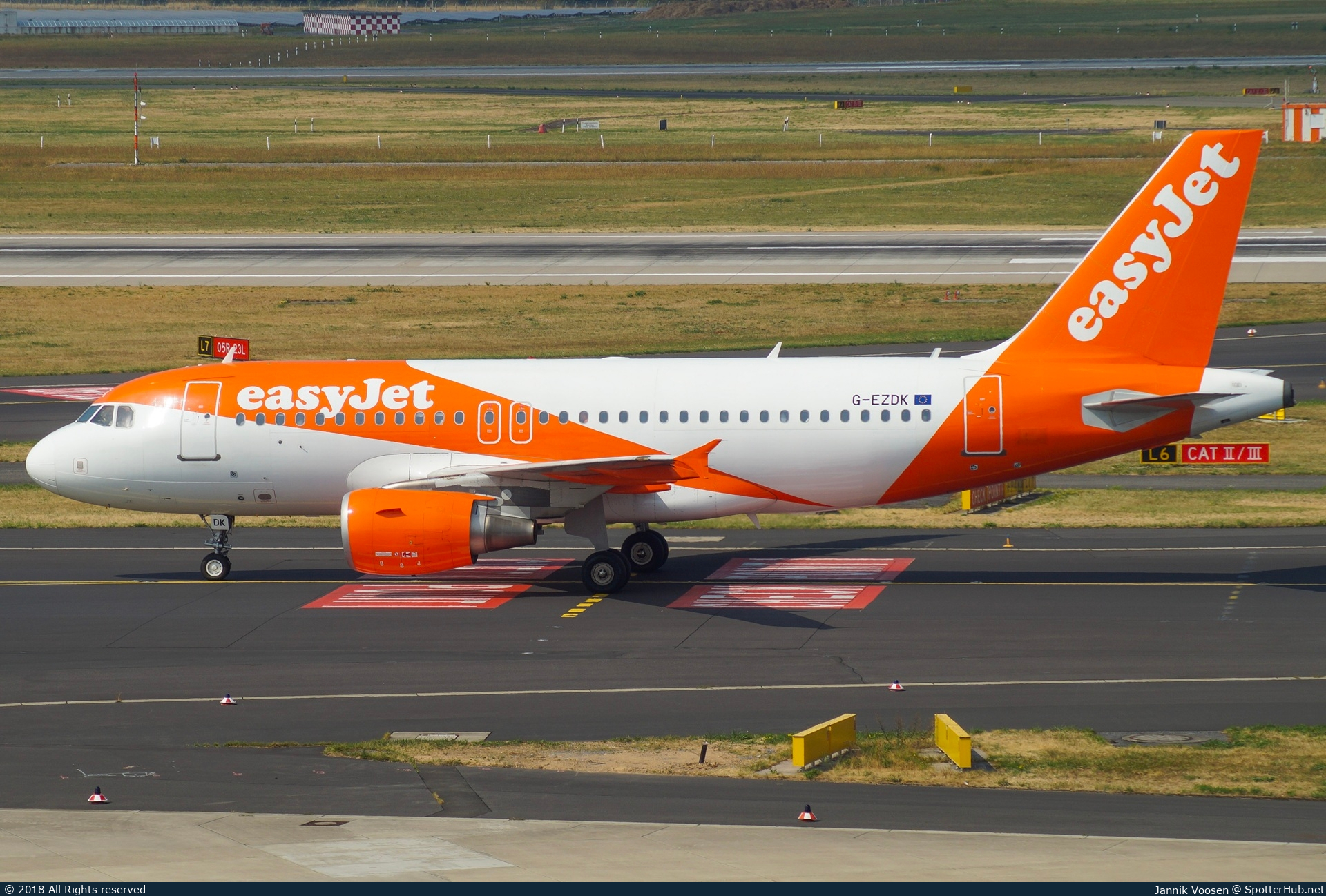 Photo of G-EZDK - Airbus A319-112 operated by easyJet