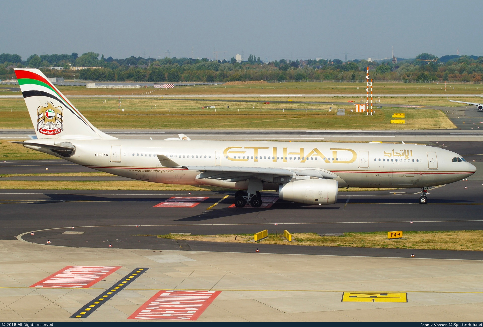 Photo of A6-EYN - Airbus A330-243 operated by Etihad Airways