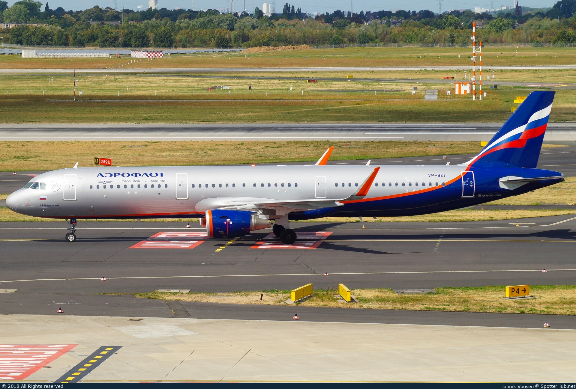 Photo of VP-BKI - Airbus A321-211 operated by Aeroflot