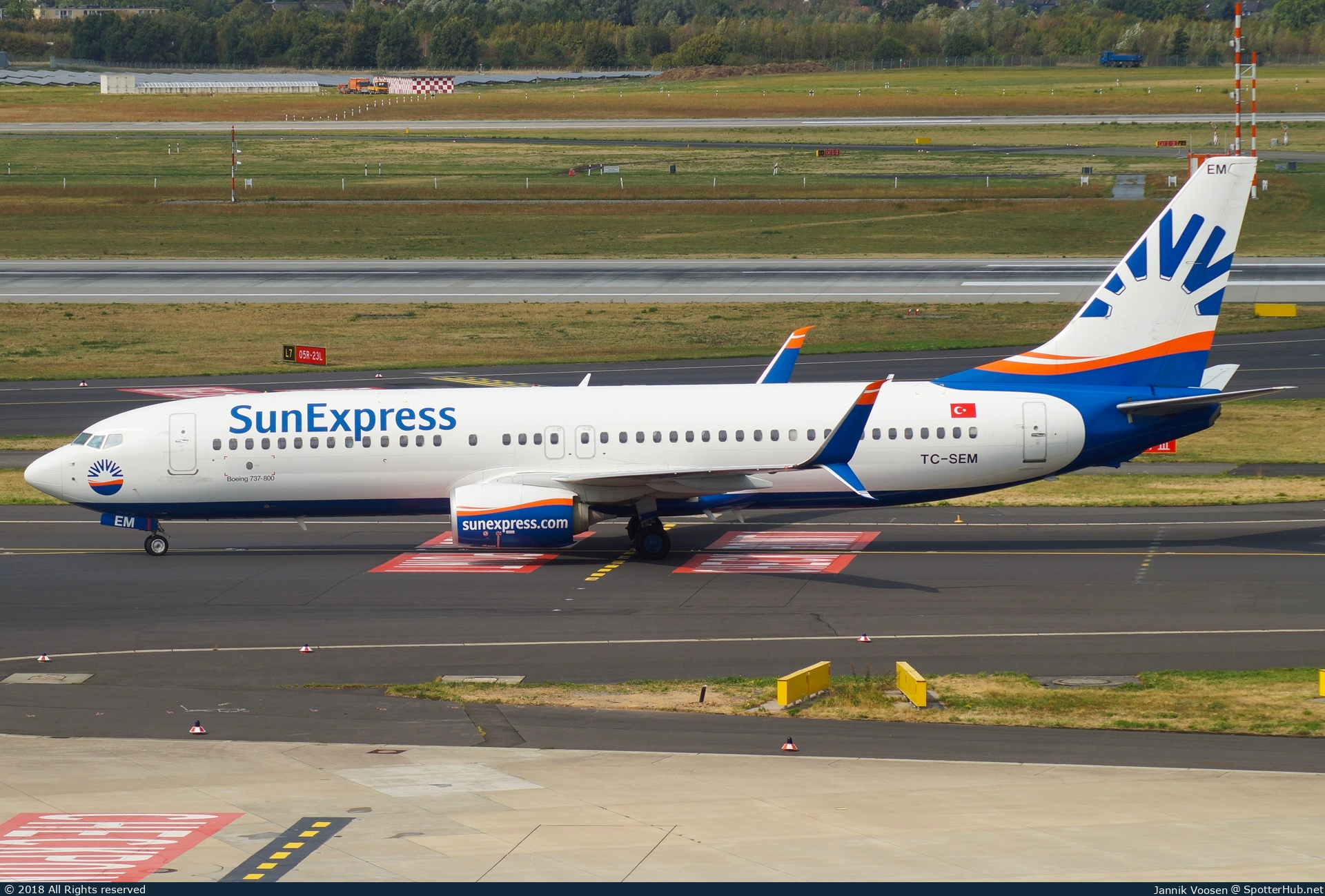 Photo of TC-SEM - Boeing 737-8HC operated by SunExpress