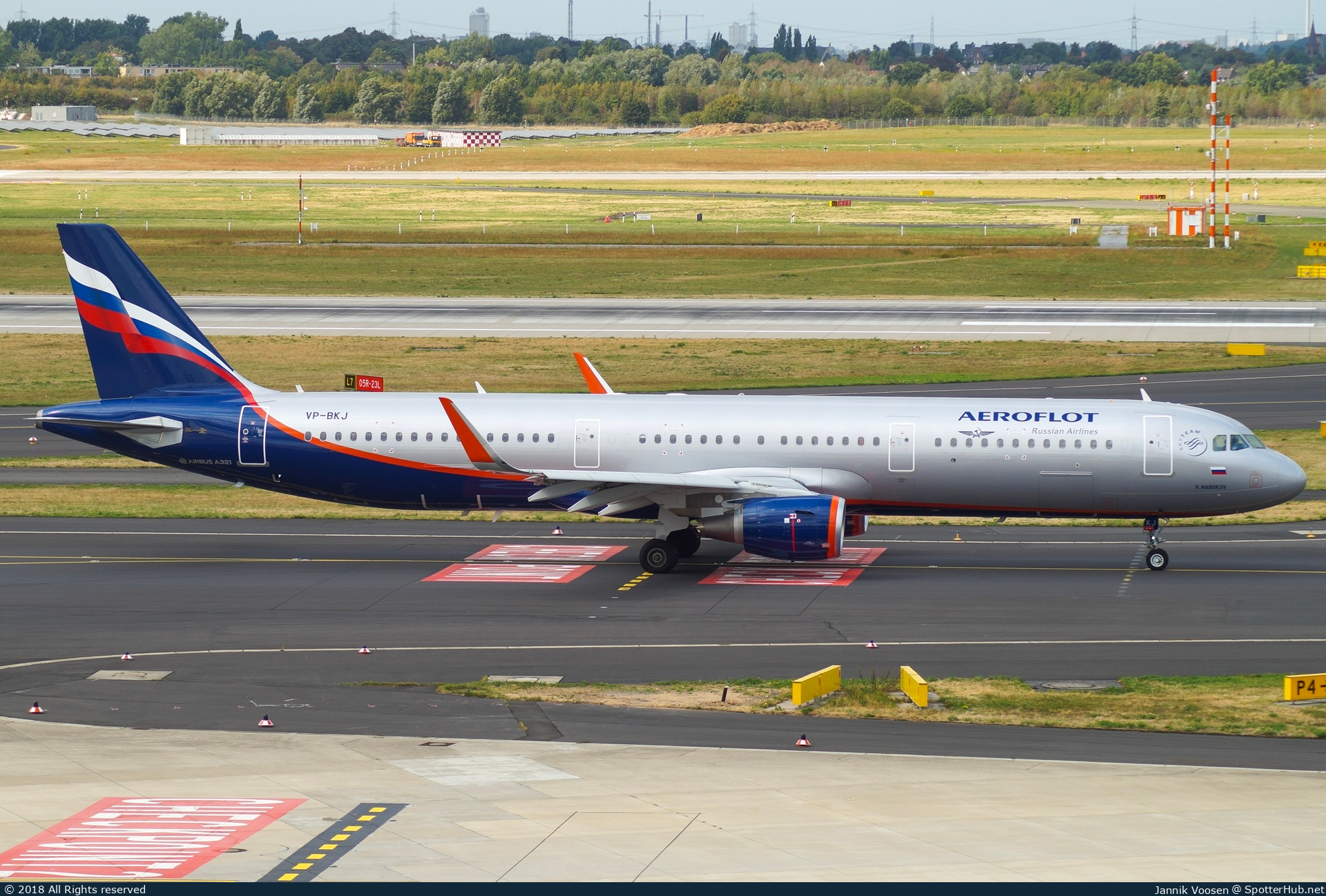 Photo of VP-BKJ - Airbus A321-211 operated by Aeroflot