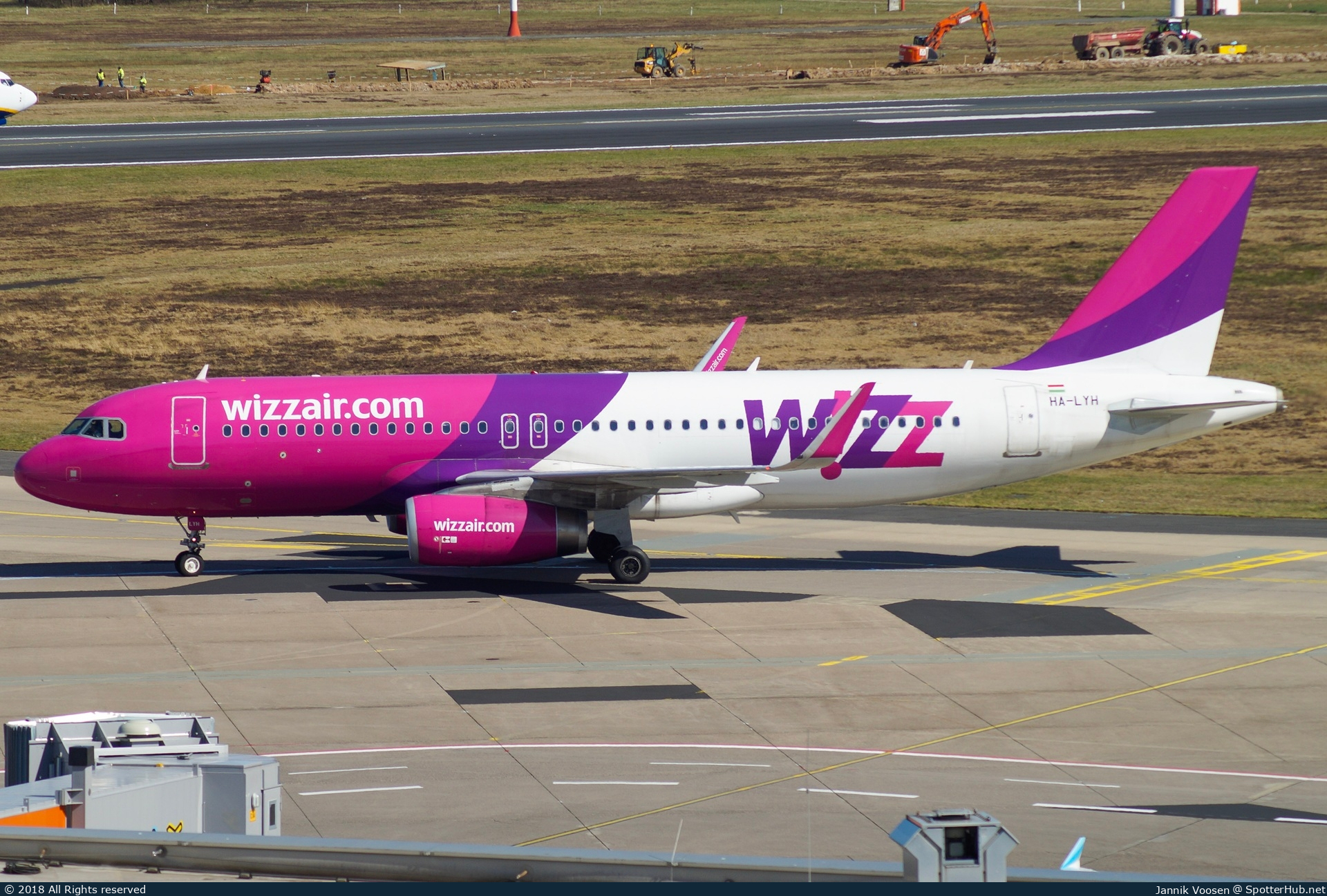 Photo of HA-LYH - Airbus A320-232 operated by Wizz Air
