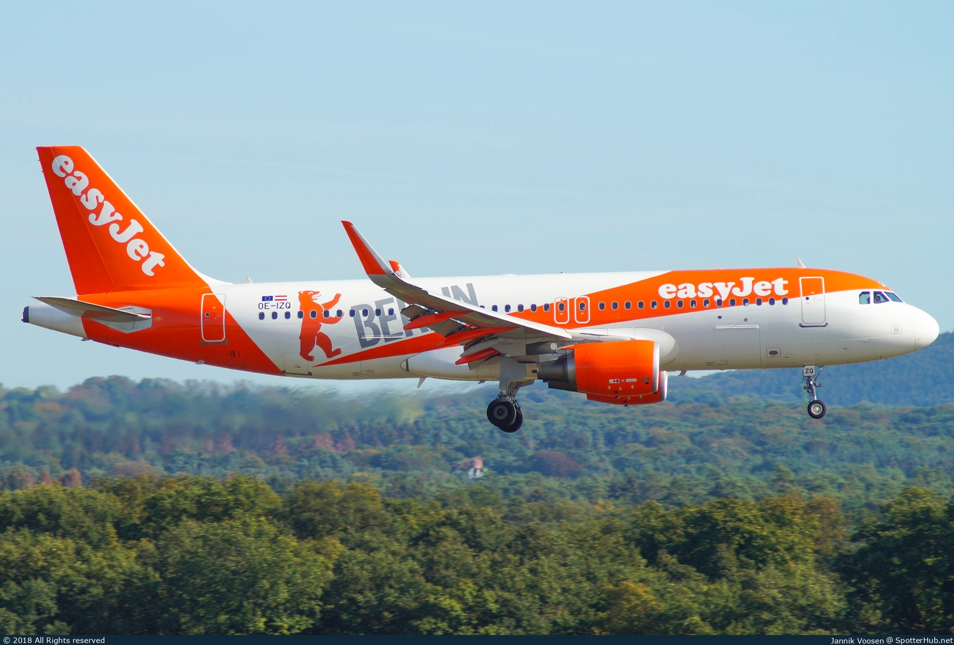 Photo of OE-IZQ - Airbus A320-214 operated by easyJet Europe