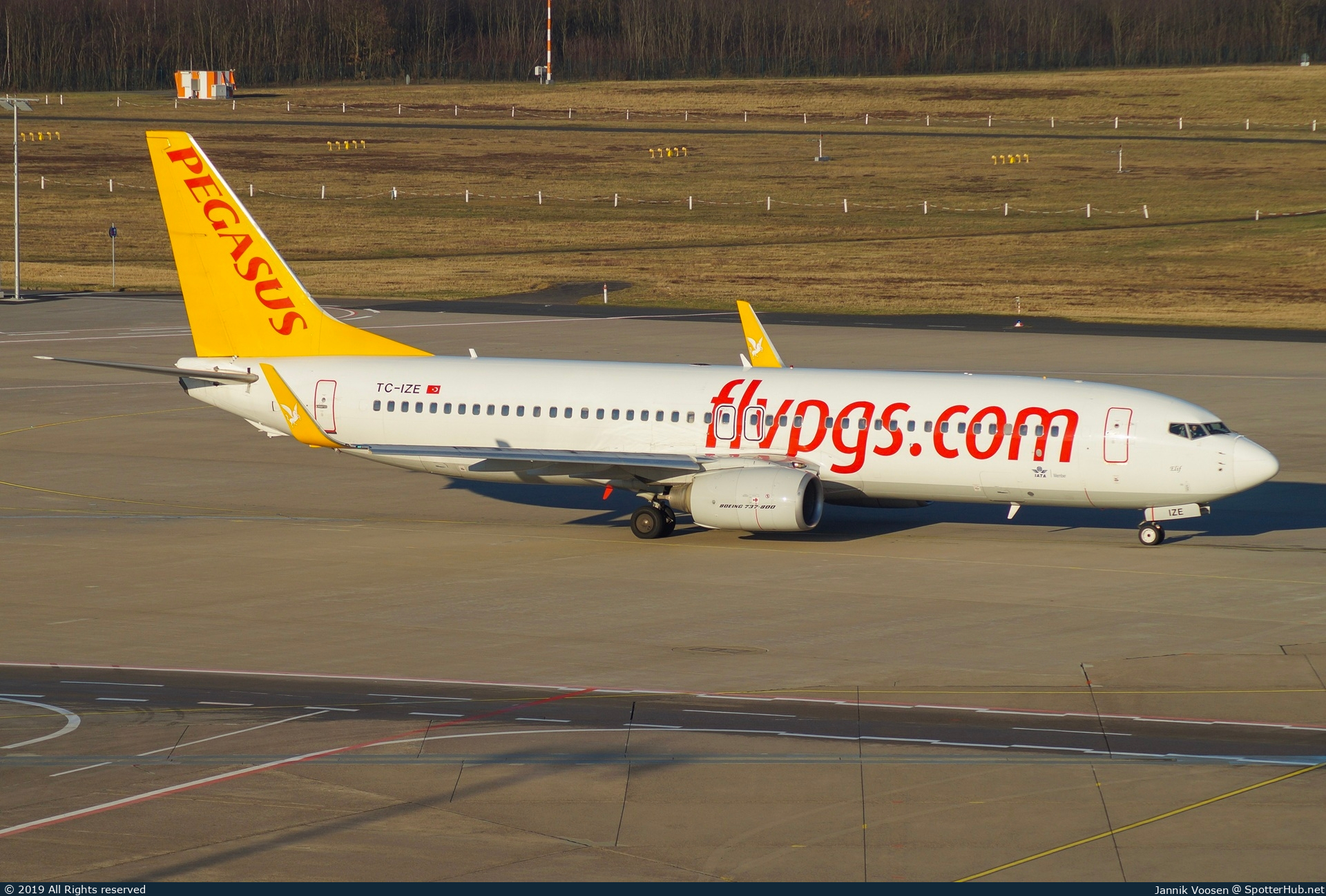 Photo of TC-IZE - Boeing 737-86J operated by Pegasus Airlines