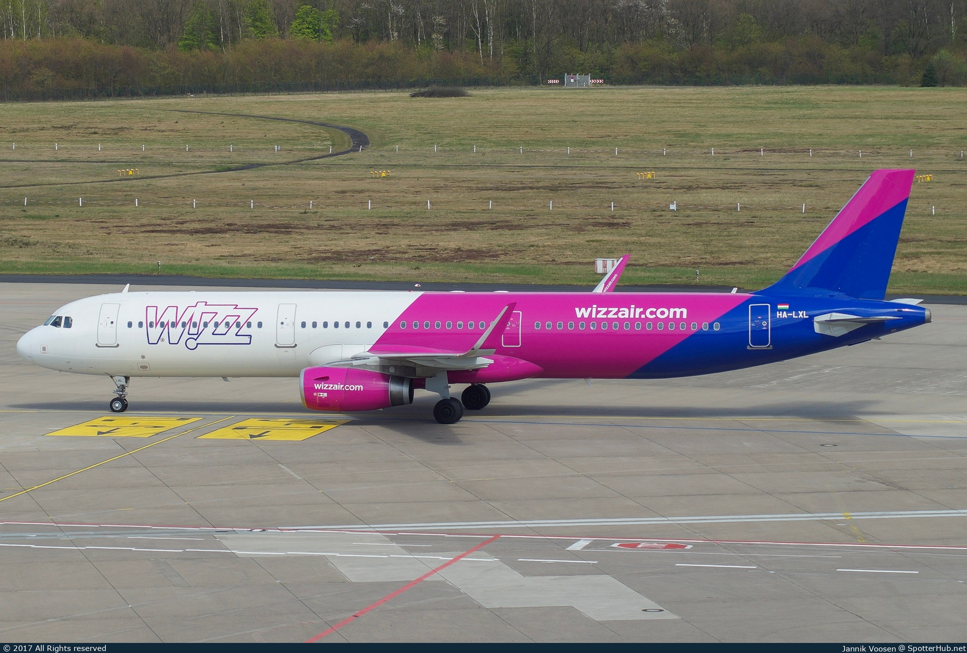 Photo of HA-LXL - Airbus A321-231 operated by Wizz Air