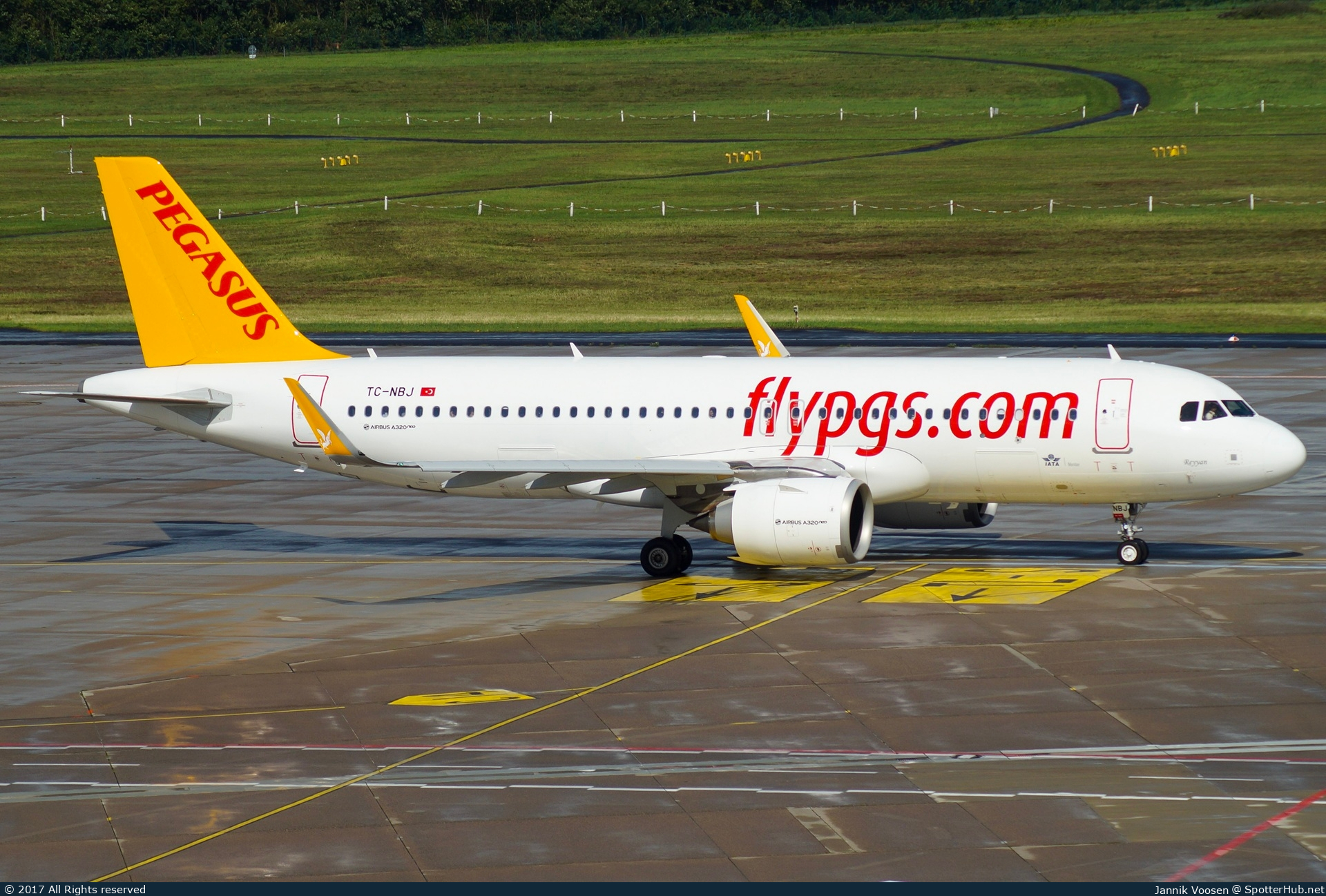 Photo of TC-NBJ - Airbus A320-251N operated by Pegasus Airlines