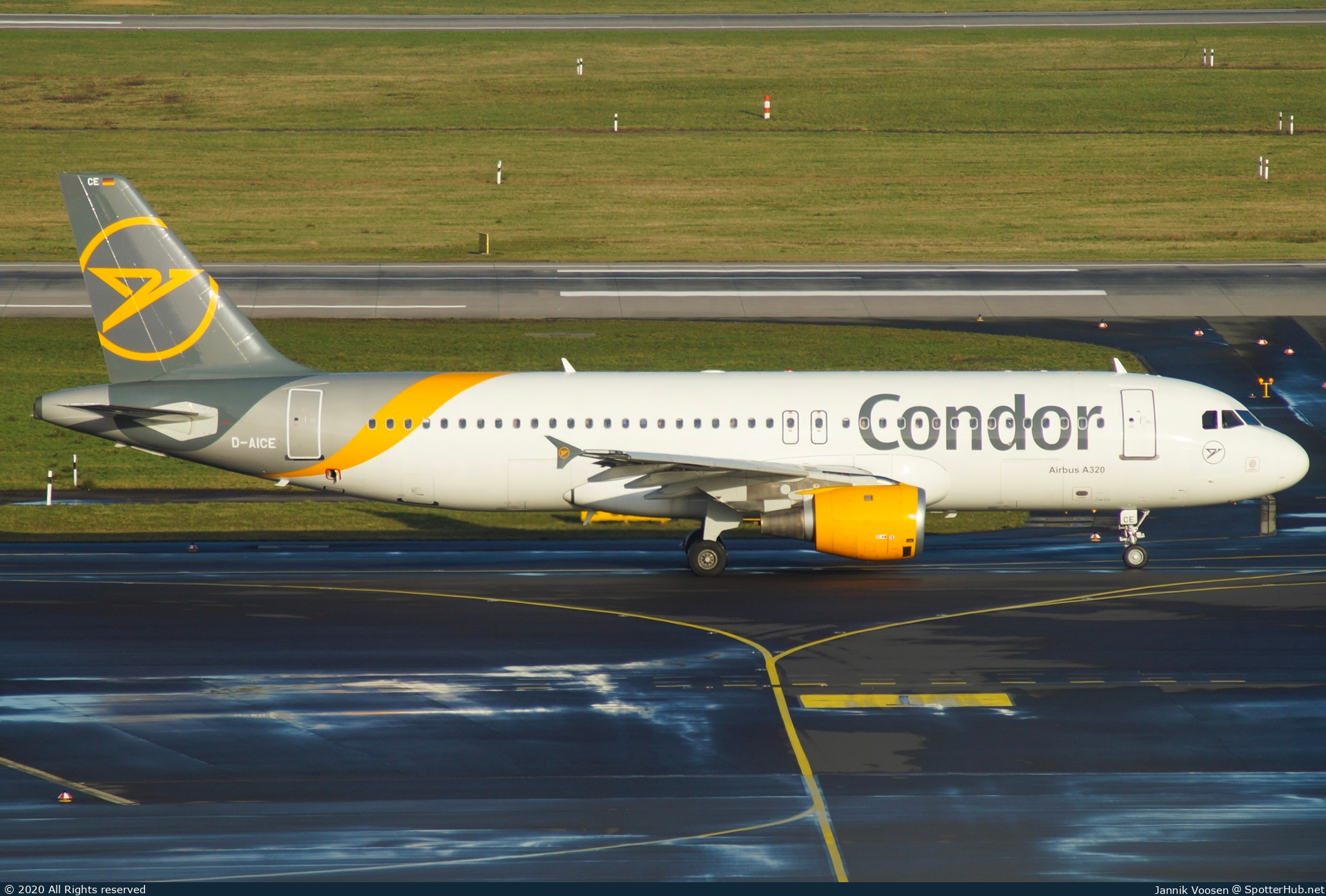 Photo of D-AICE - Airbus A320-212 operated by Condor