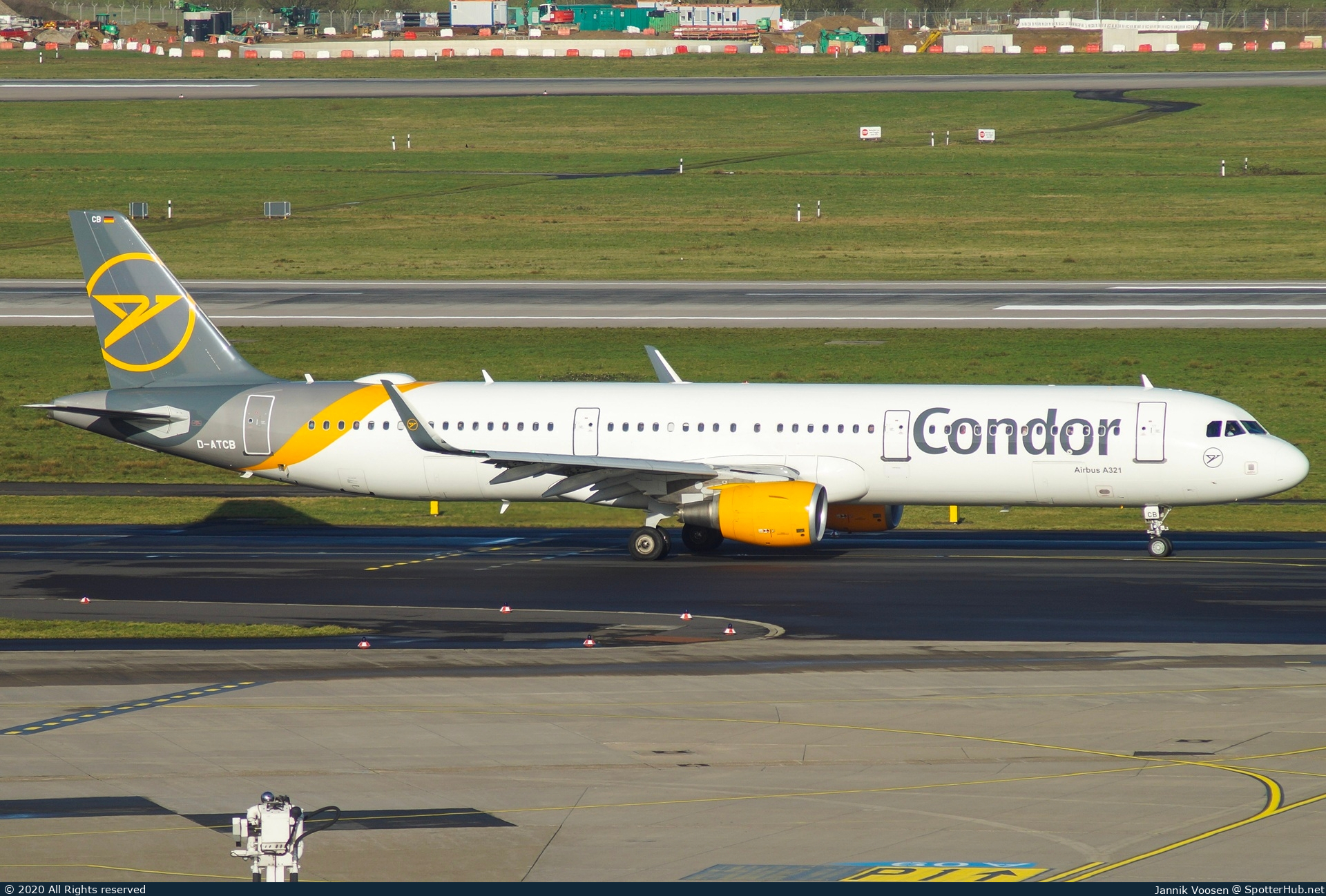 Photo of D-ATCB - Airbus A321-211 operated by Condor