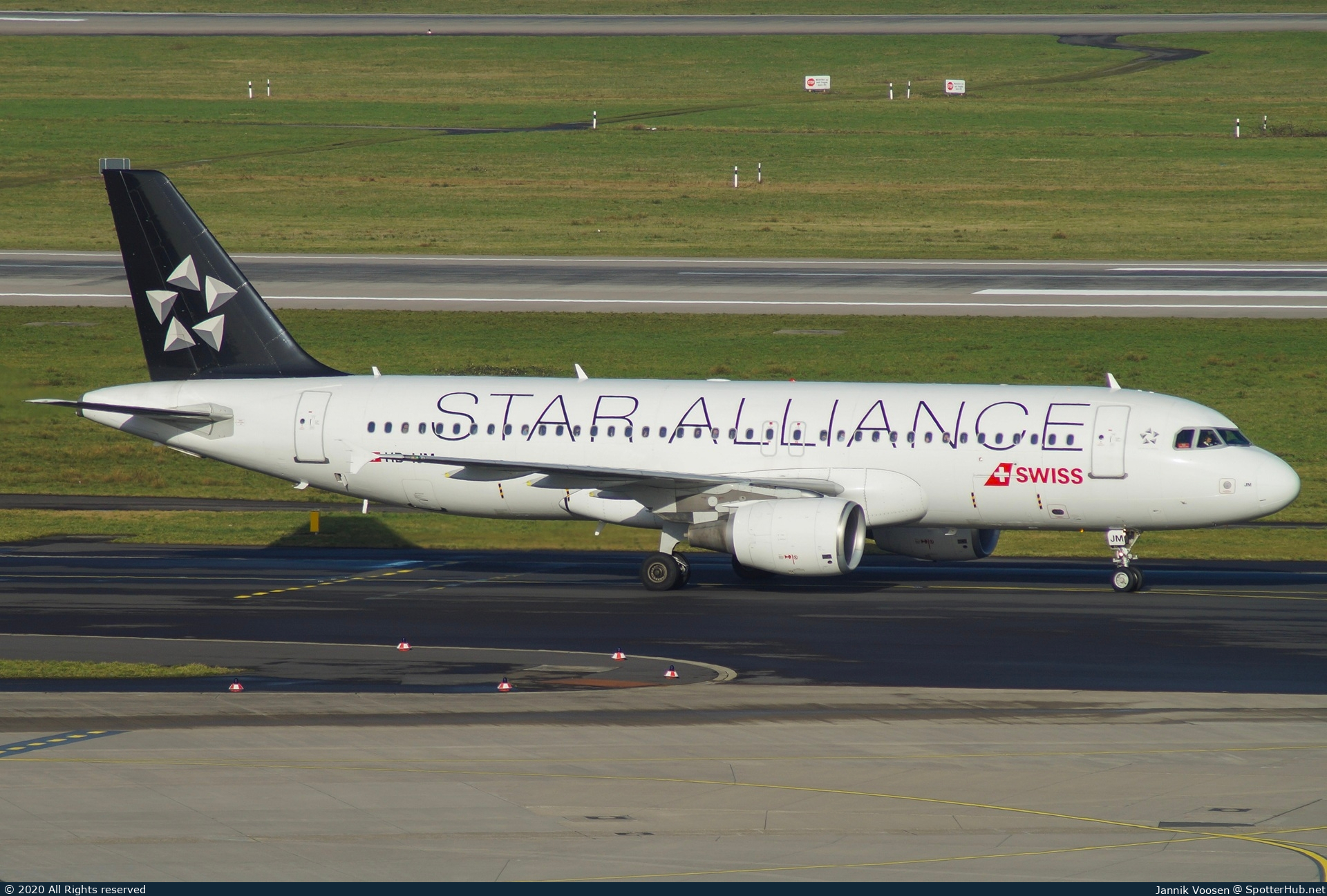 Photo of HB-IJM - Airbus A320-214 operated by Swiss International Air Lines