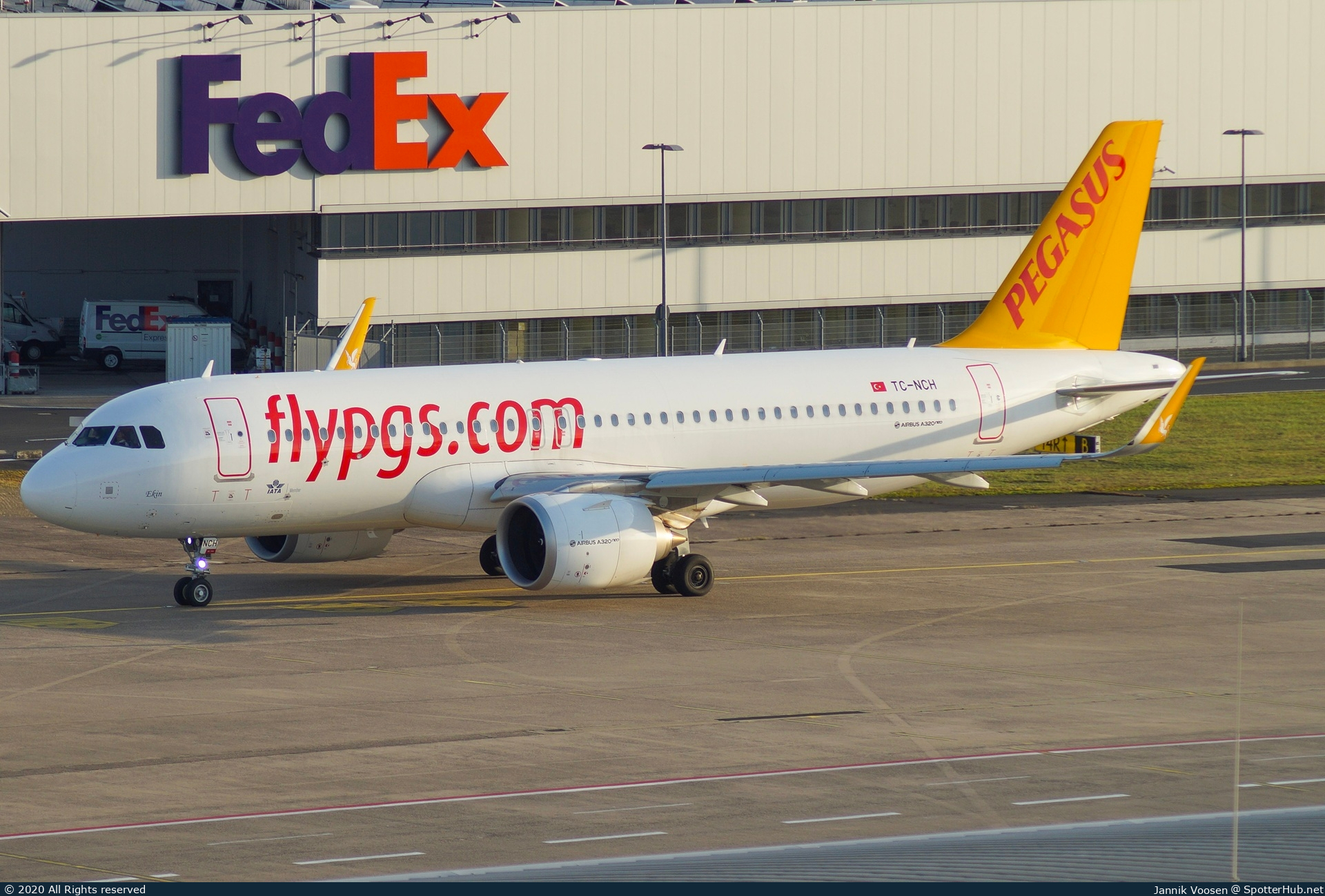 Photo of TC-NCH - Airbus A320-251N operated by Pegasus Airlines