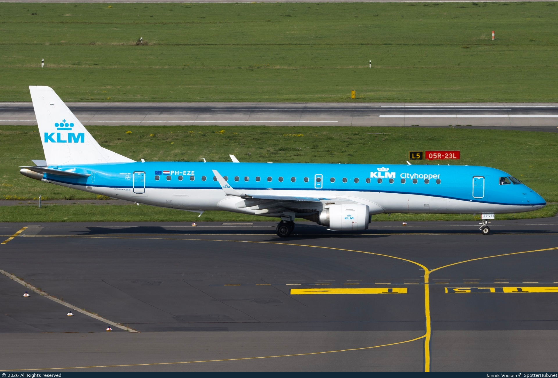 Photo of PH-EZE - Embraer ERJ-190STD operated by KLM Cityhopper