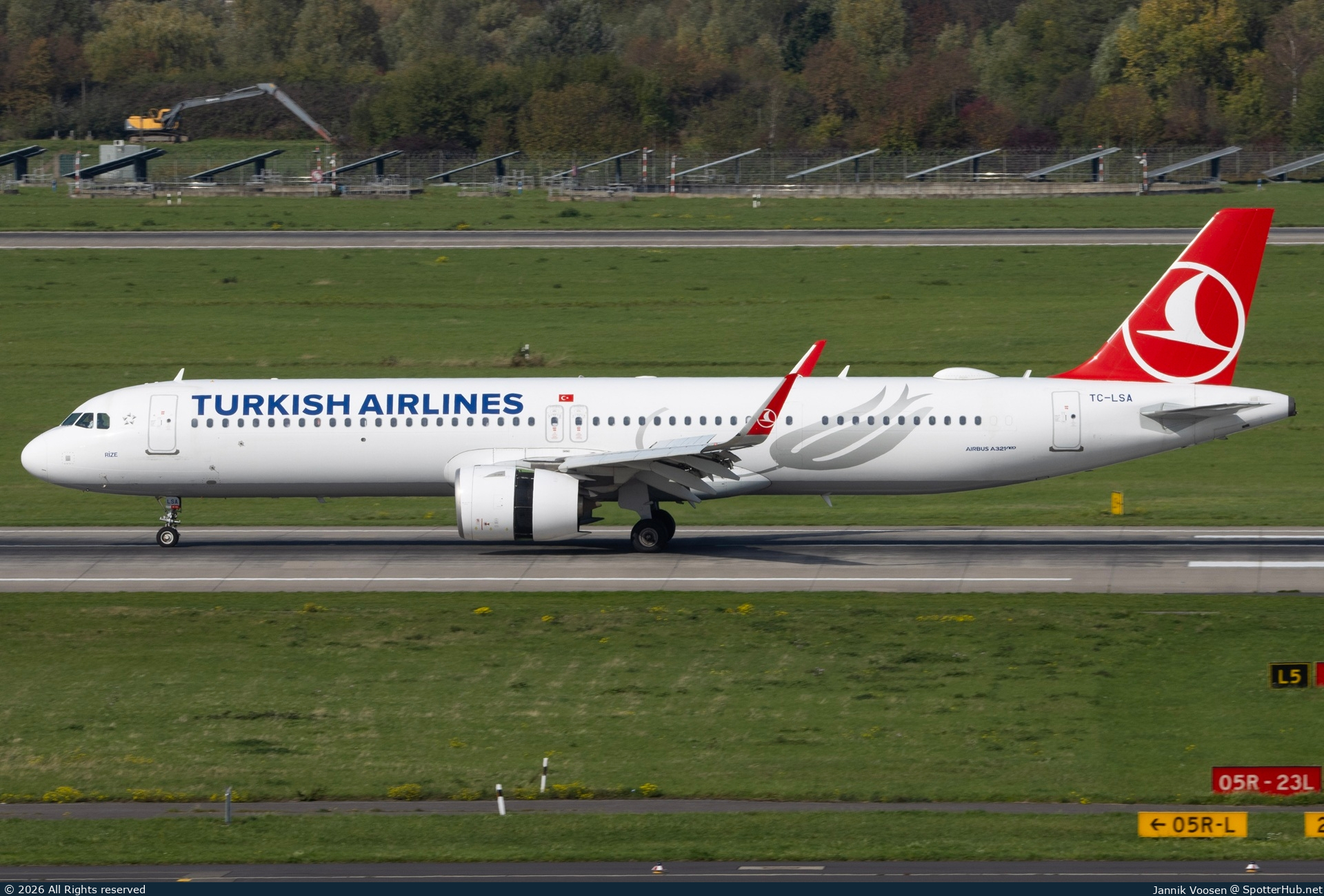 Photo of TC-LSA - Airbus A321-271NX operated by Turkish Airlines