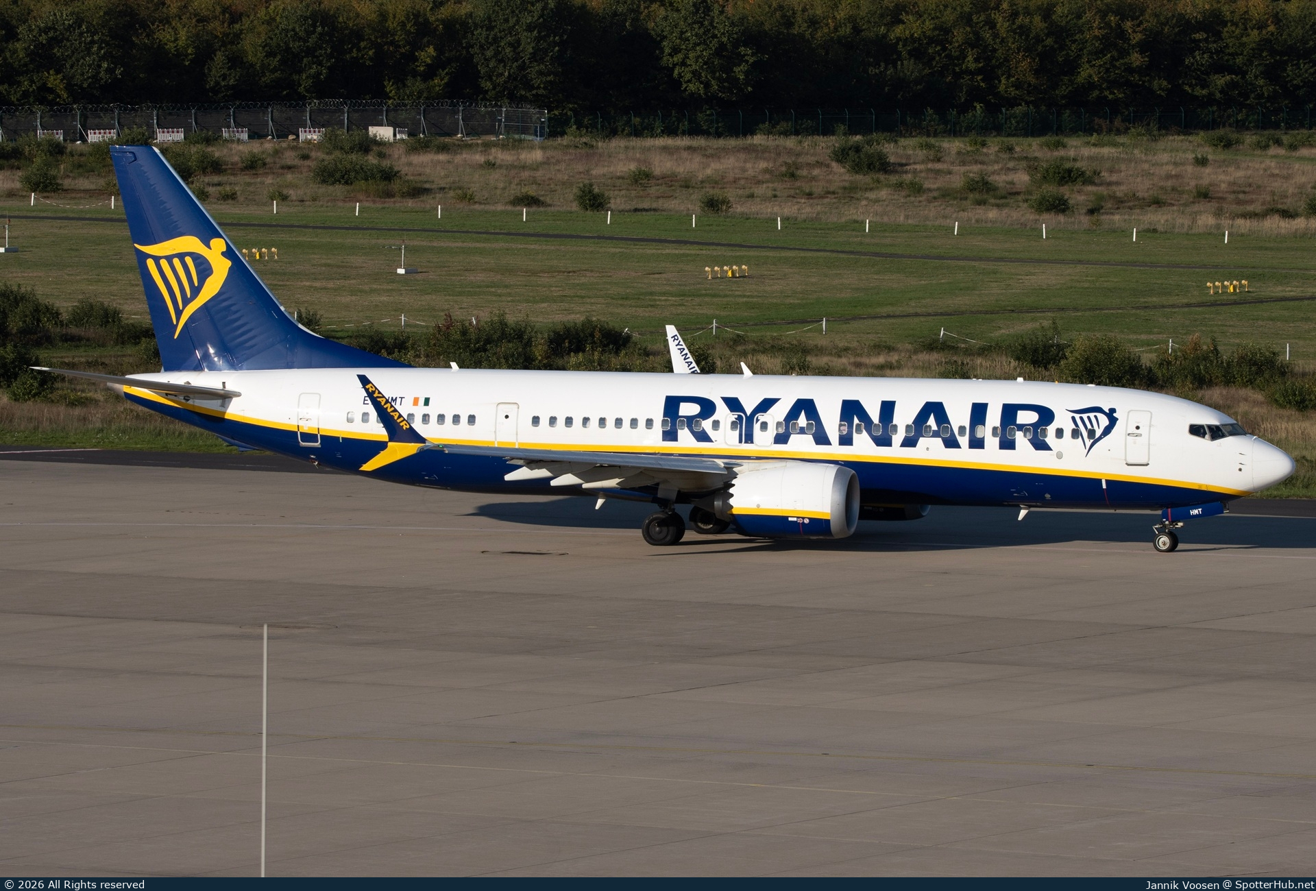 Photo of EI-HMT - Boeing 737 MAX 8-200 operated by Ryanair