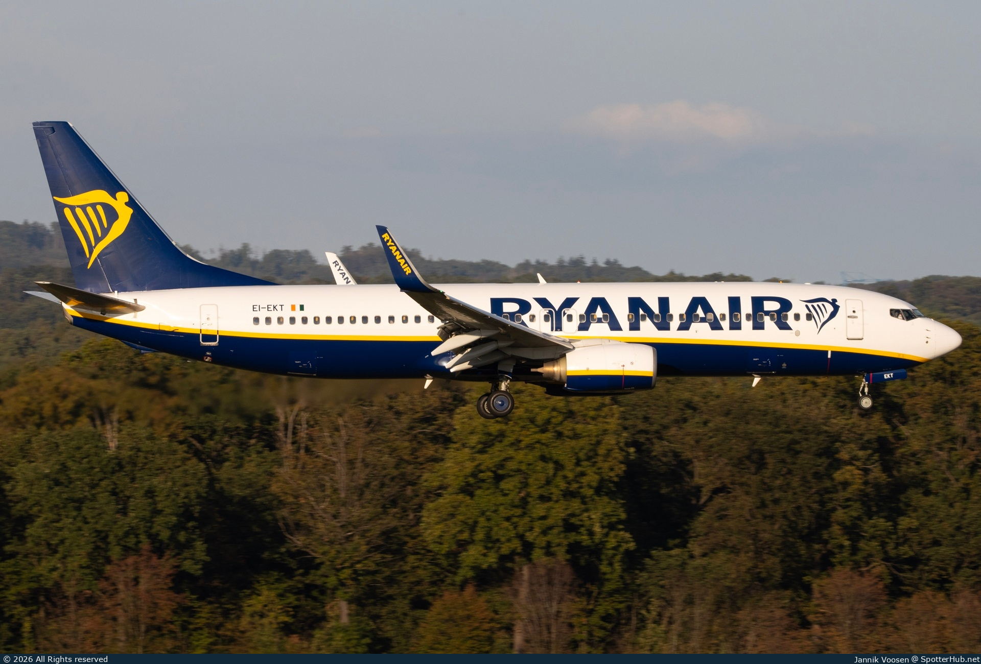 Photo of EI-EKT - Boeing 737-8AS operated by Ryanair