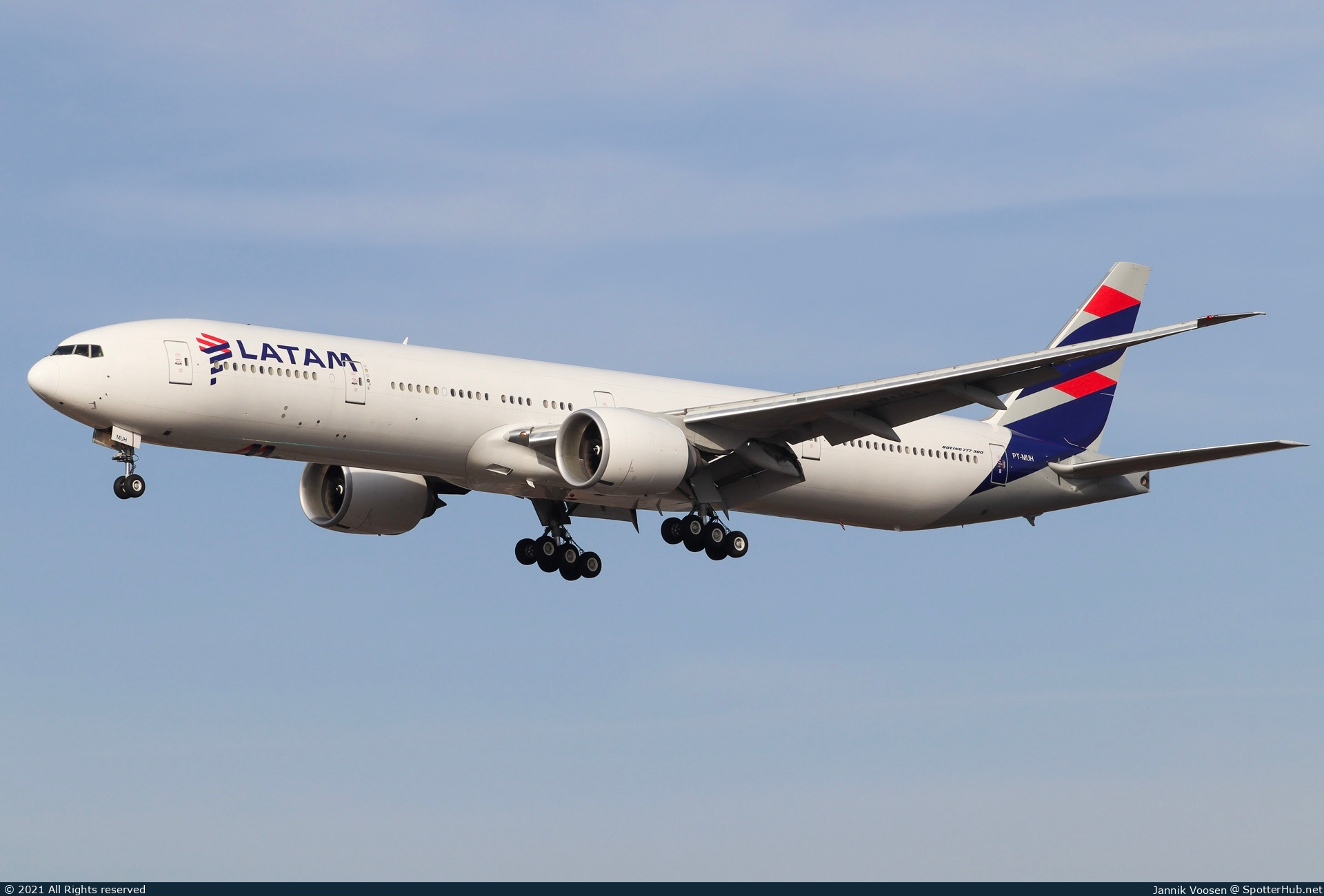 Photo of PT-MUH - Boeing 777-32W(ER) operated by LATAM Airlines Brasil