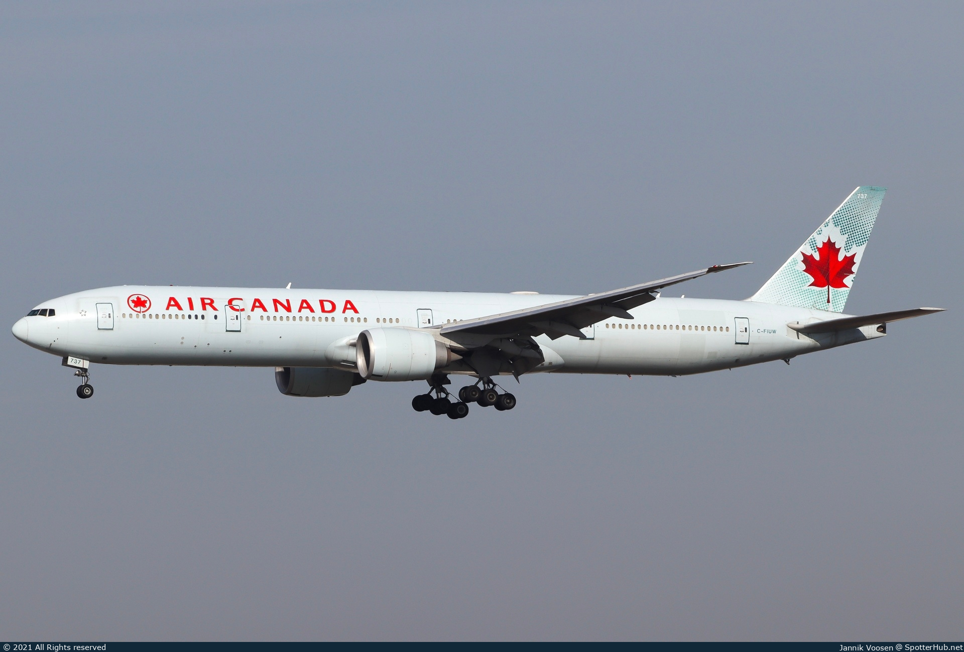 Photo of C-FIUW - Boeing 777-333(ER) operated by Air Canada