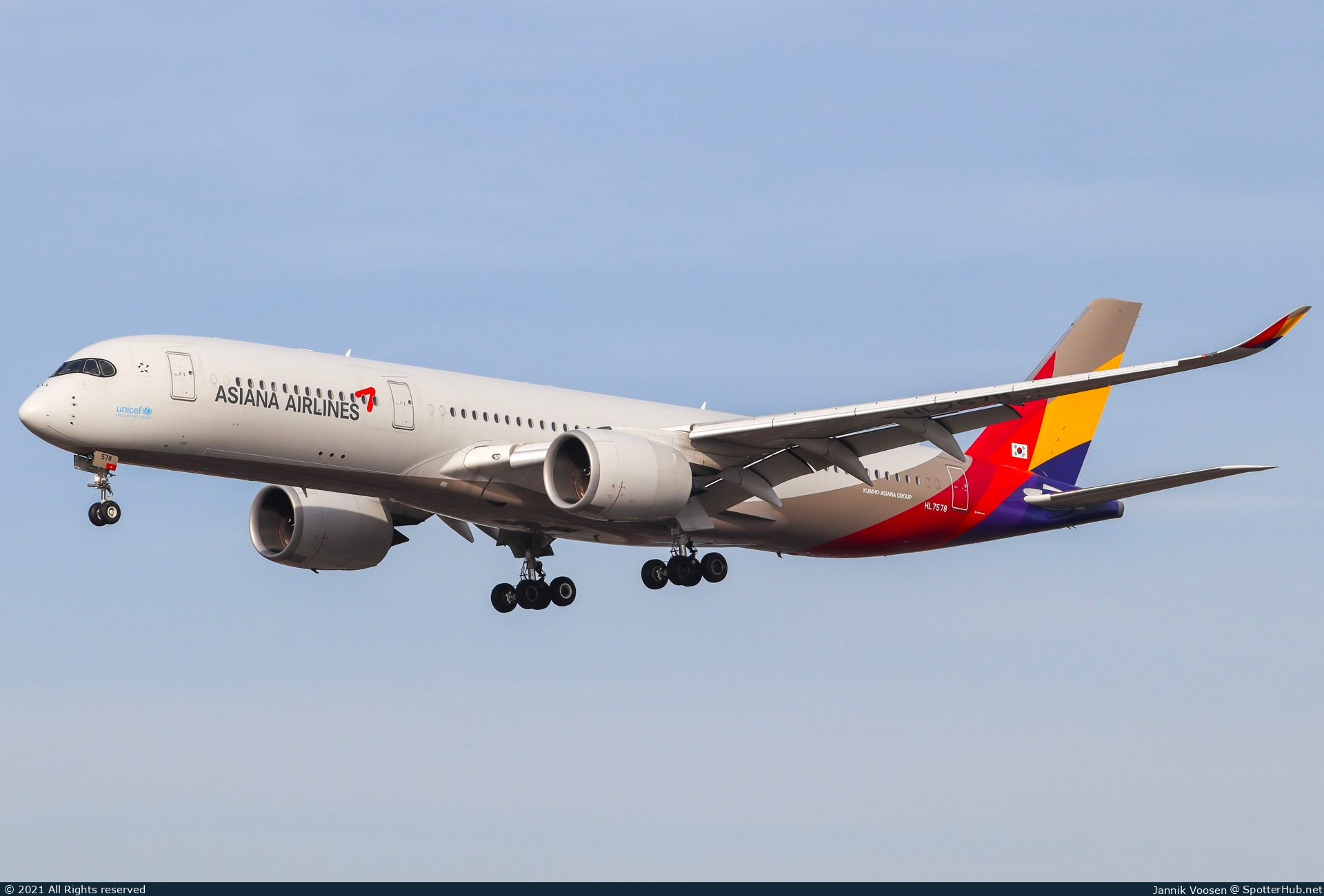 Photo of HL7578 - Airbus A350-941 operated by Asiana Airlines