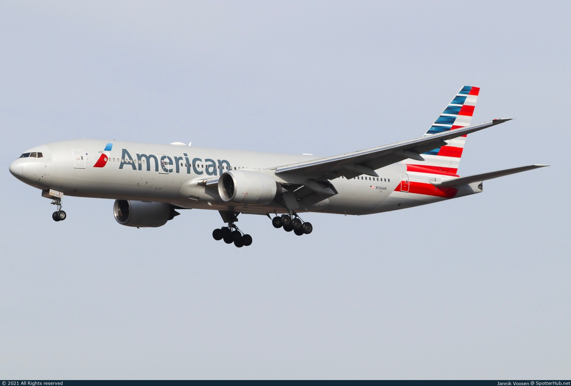 Photo of N766AN - Boeing 777-223(ER) operated by American Airlines