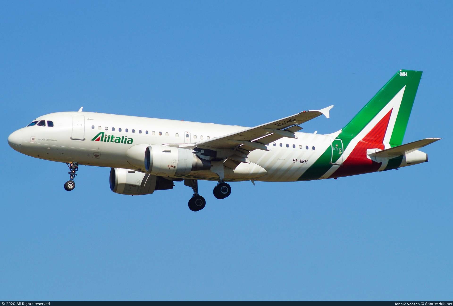 Photo of EI-IMH - Airbus A319-112 operated by Alitalia