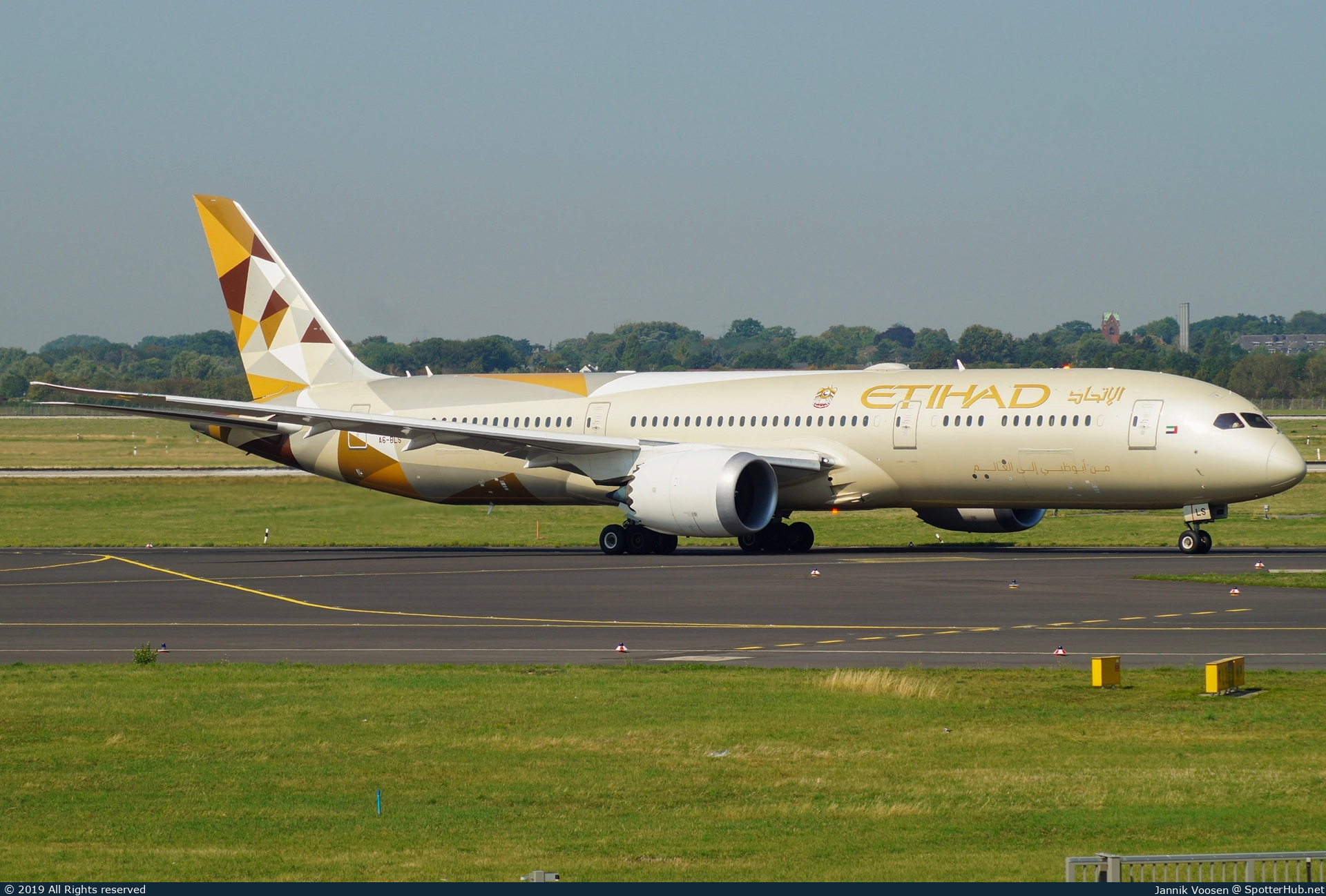Photo of A6-BLS - Boeing 787-9 Dreamliner operated by Etihad Airways