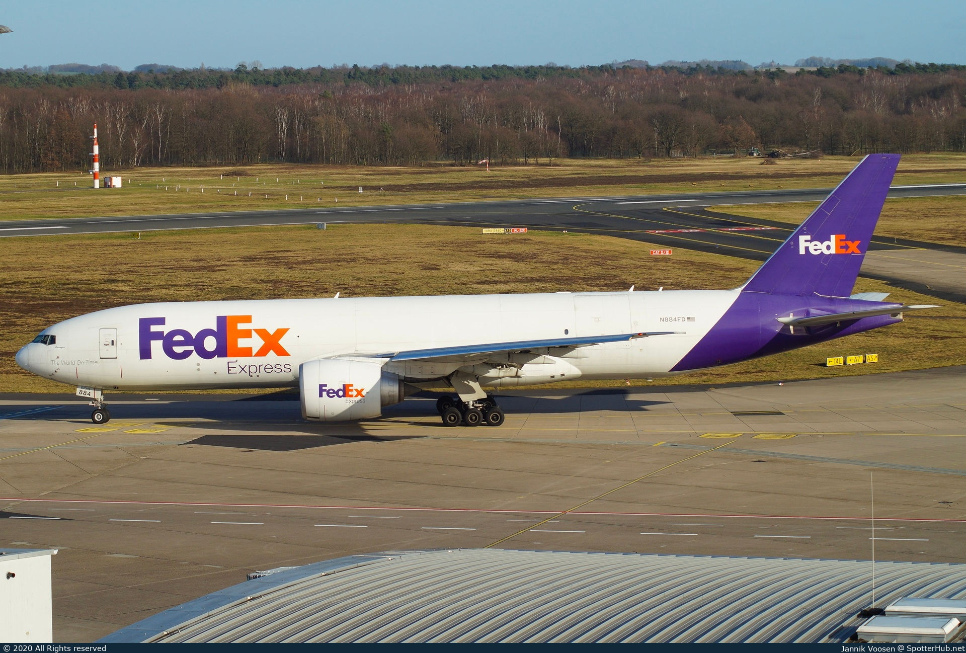 Photo of N884FD - Boeing 777-FS2 operated by FedEx