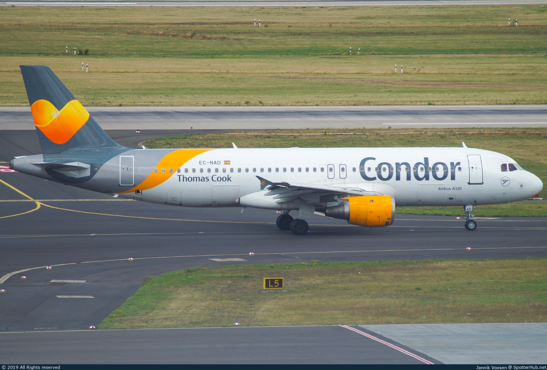 Photo of EC-NAD - Airbus A320-212 operated by Thomas Cook Airlines Balearics