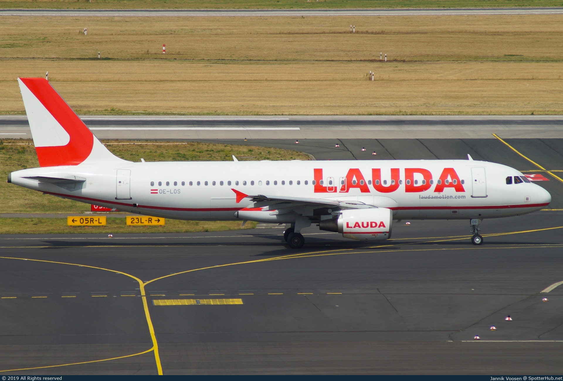 Photo of OE-LOS - Airbus A320-214 operated by Laudamotion