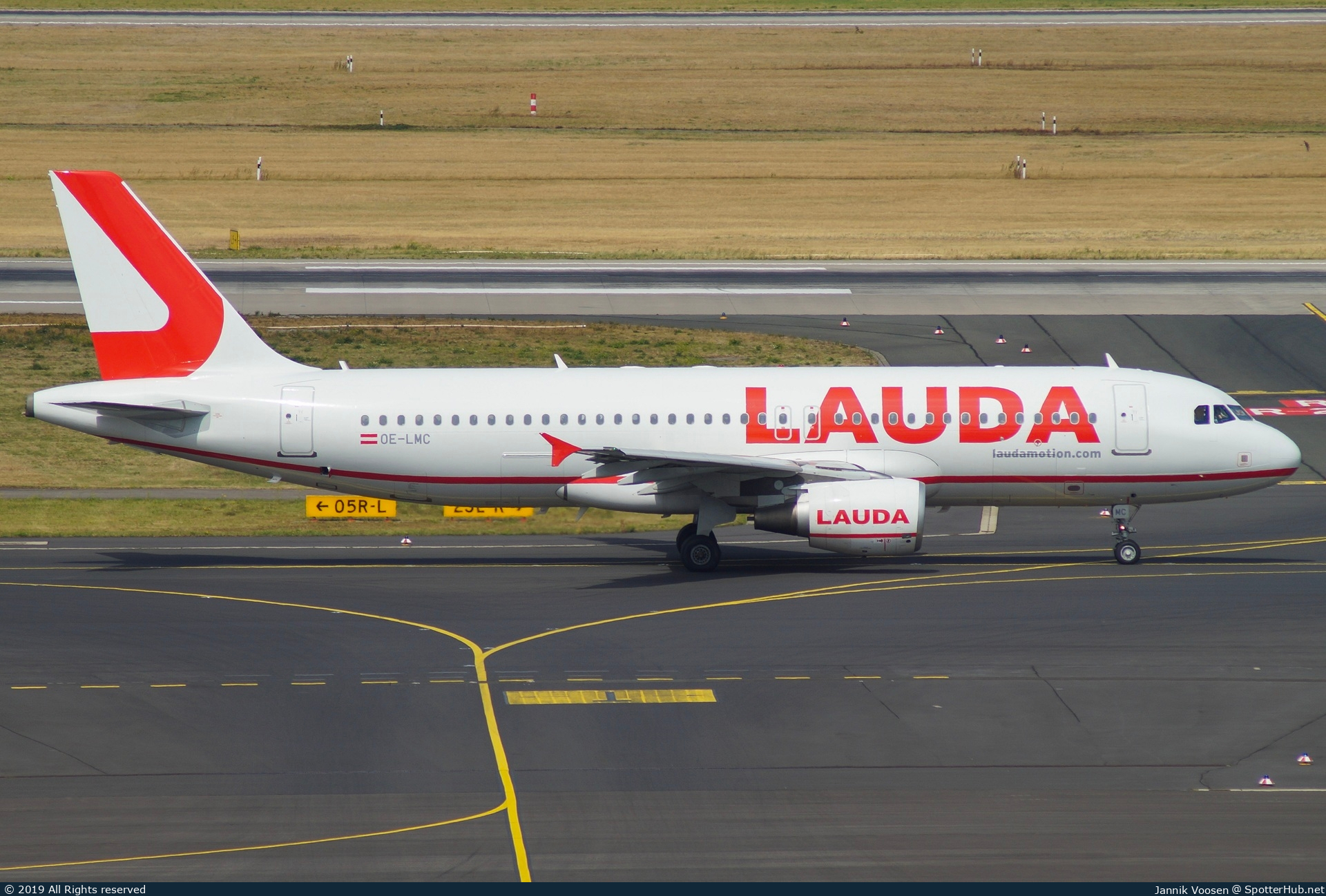 Photo of OE-LMC - Airbus A320-214 operated by Laudamotion
