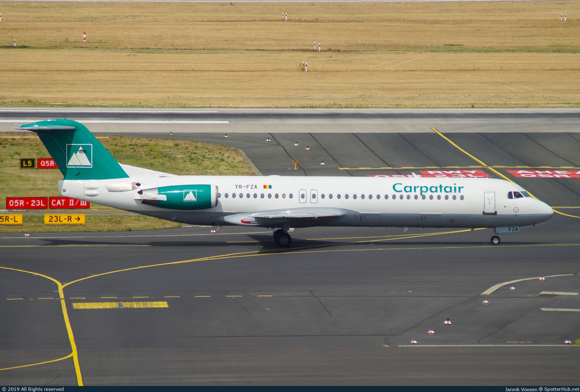 Photo of YR-FZA - Fokker 100 operated by Carpatair