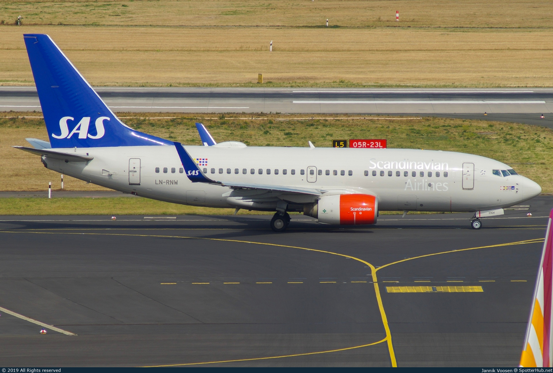 Photo of LN-RNW - Boeing 737-783 operated by SAS Scandinavian Airlines