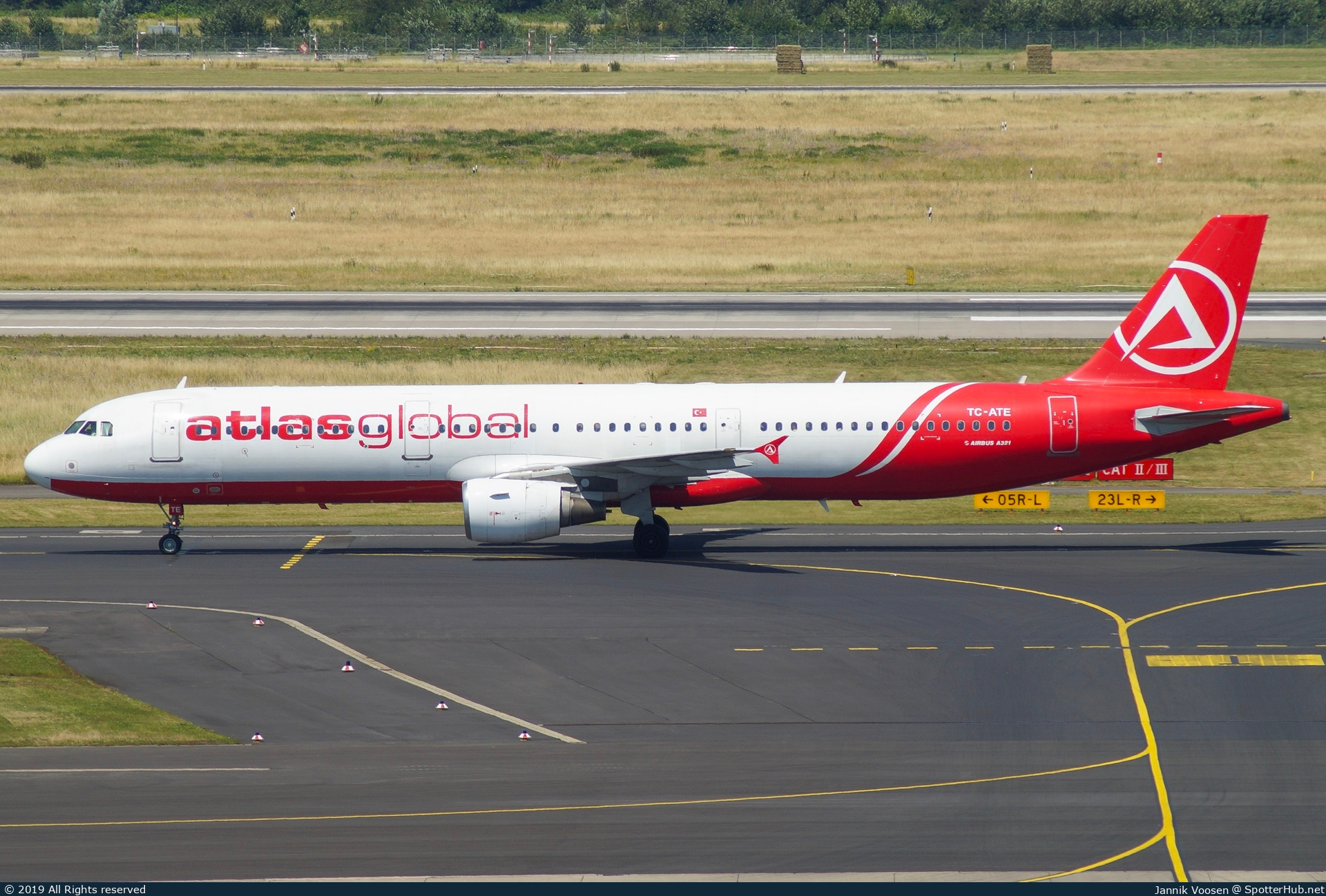 Photo of TC-ATE - Airbus A321-211 operated by AtlasGlobal