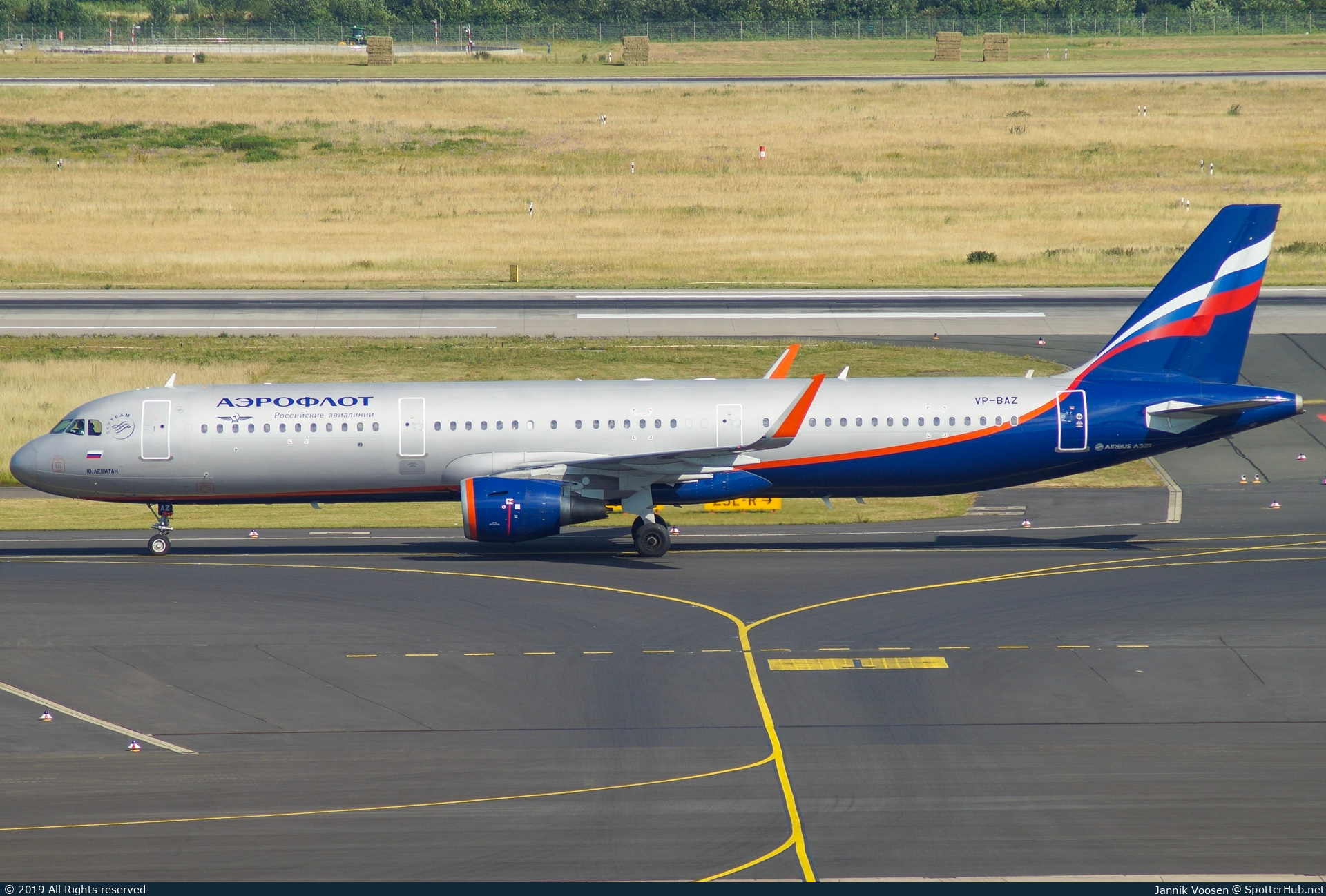 Photo of VP-BAZ - Airbus A321-211 operated by Aeroflot