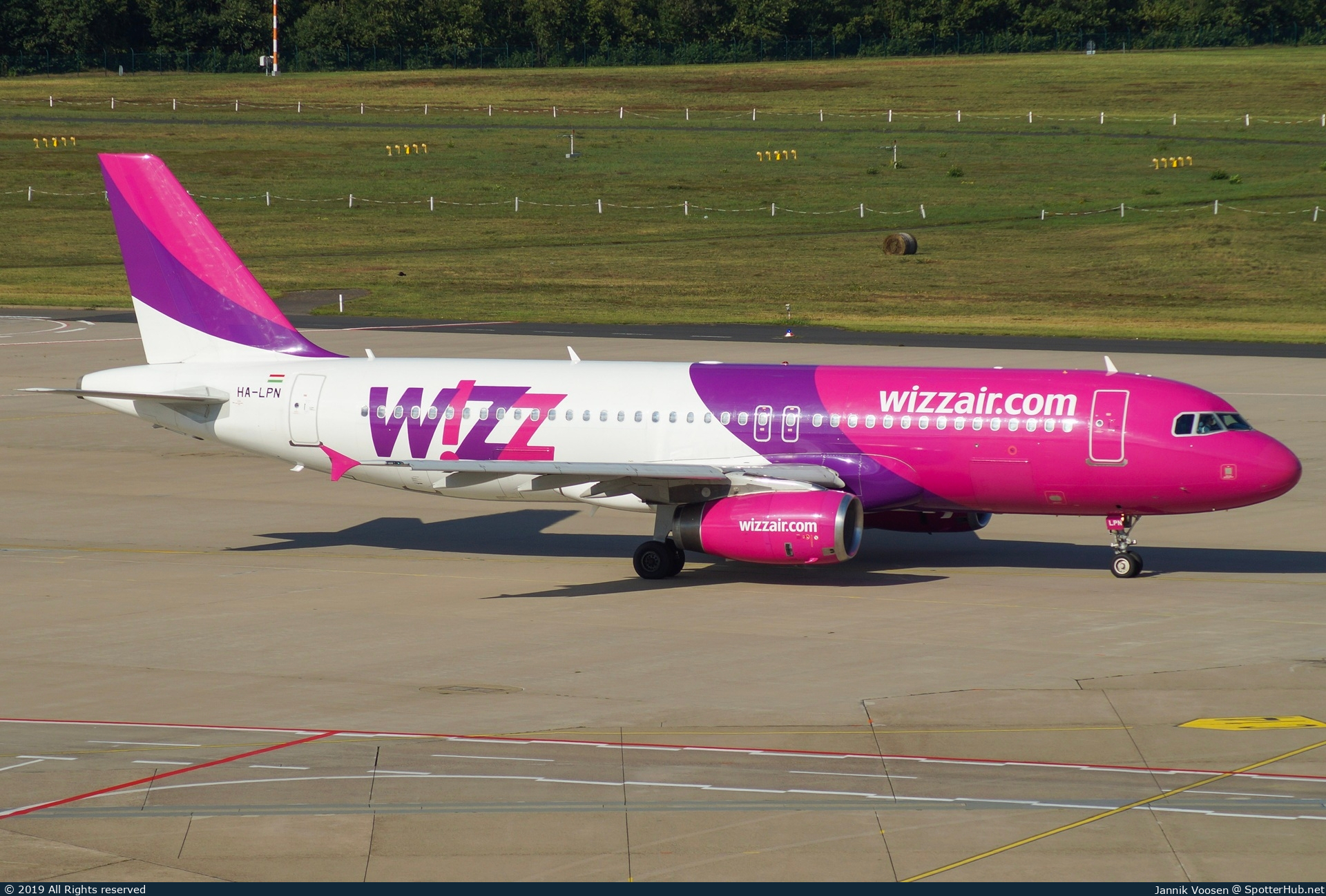 Photo of HA-LPN - Airbus A320-232 operated by Wizz Air