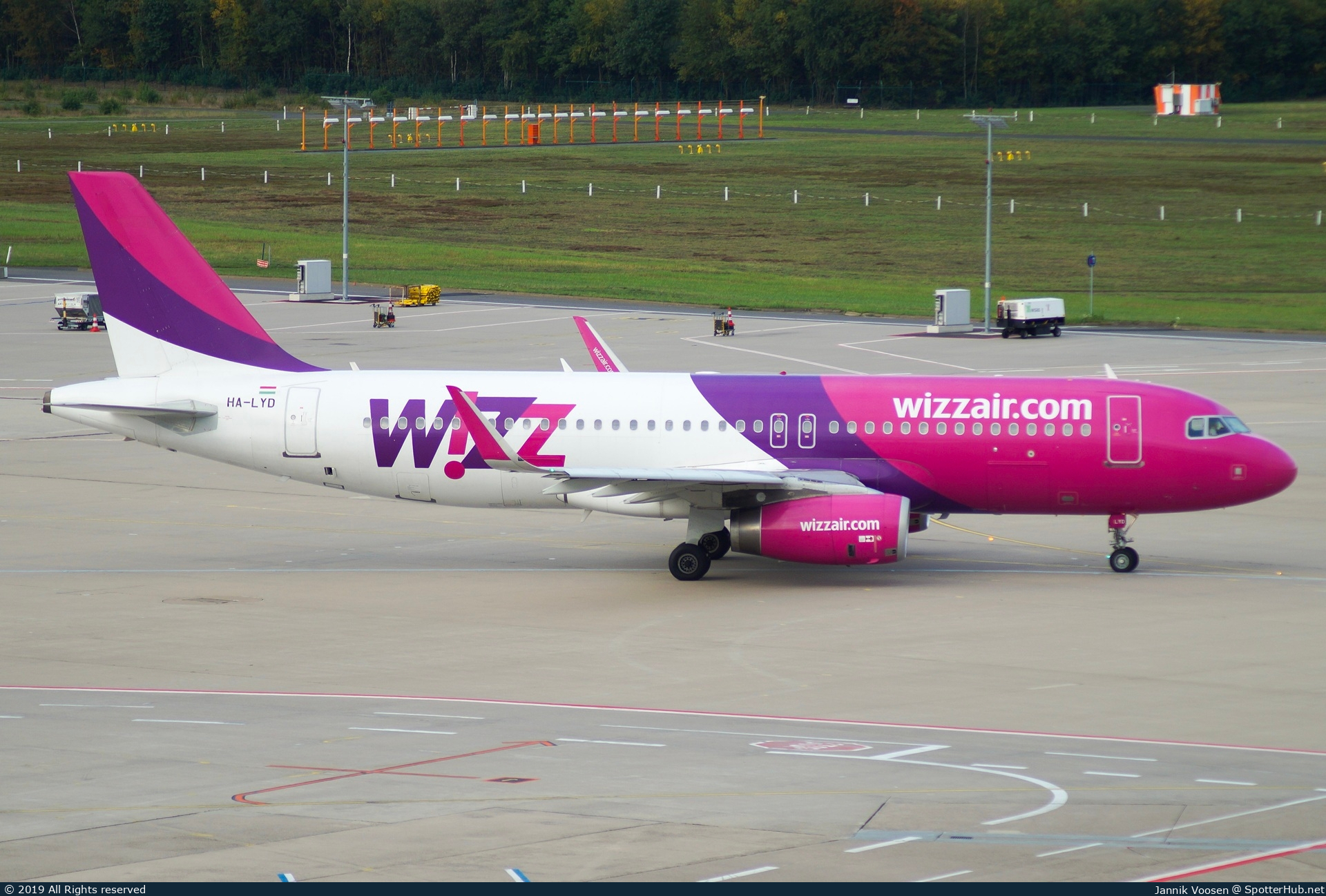 Photo of HA-LYD - Airbus A320-232 operated by Wizz Air