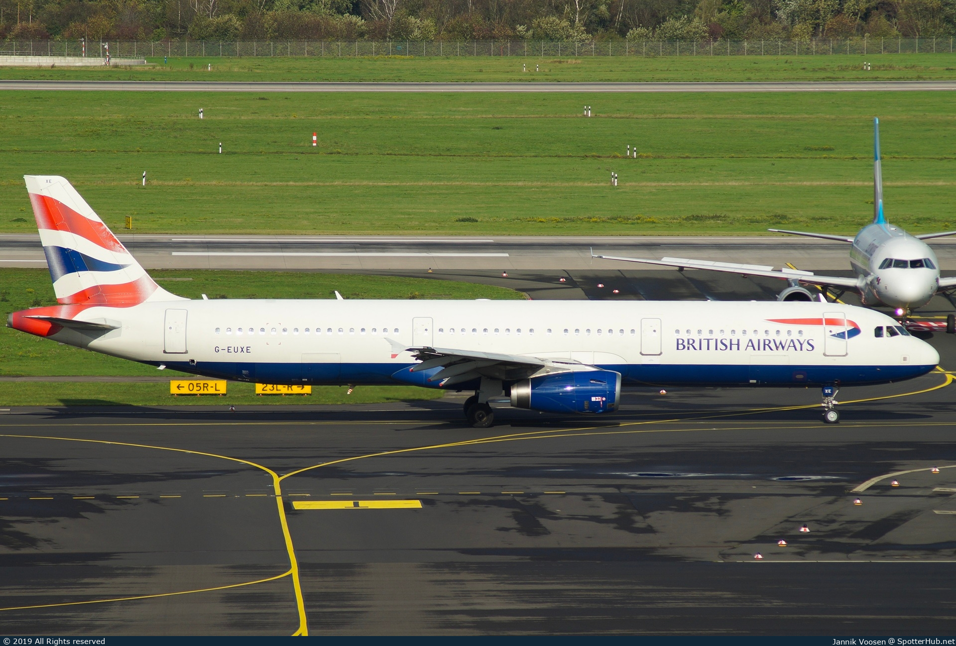 Photo of G-EUXE - Airbus A321-231 operated by British Airways