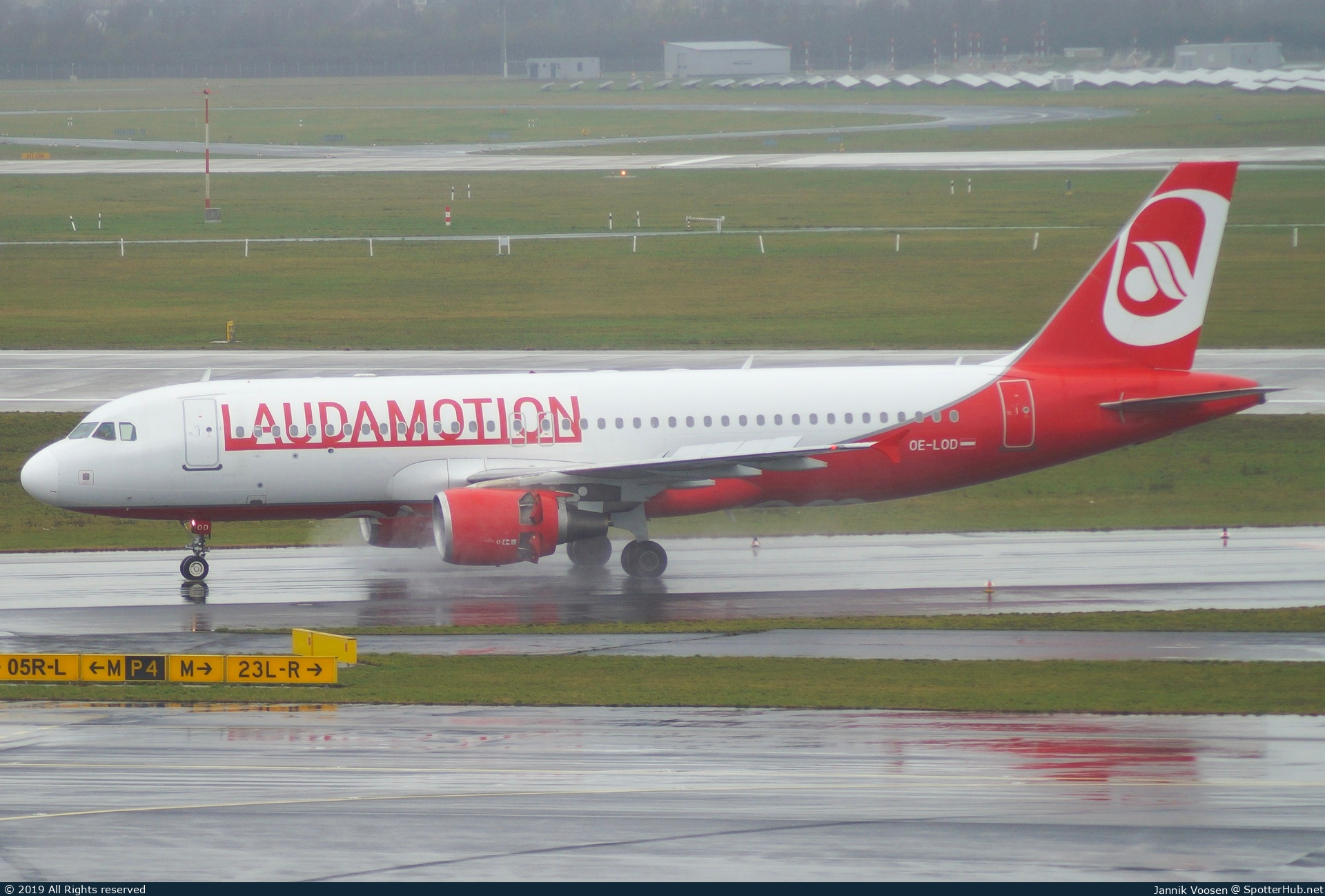 Photo of OE-LOD - Airbus A320-214 operated by Laudamotion