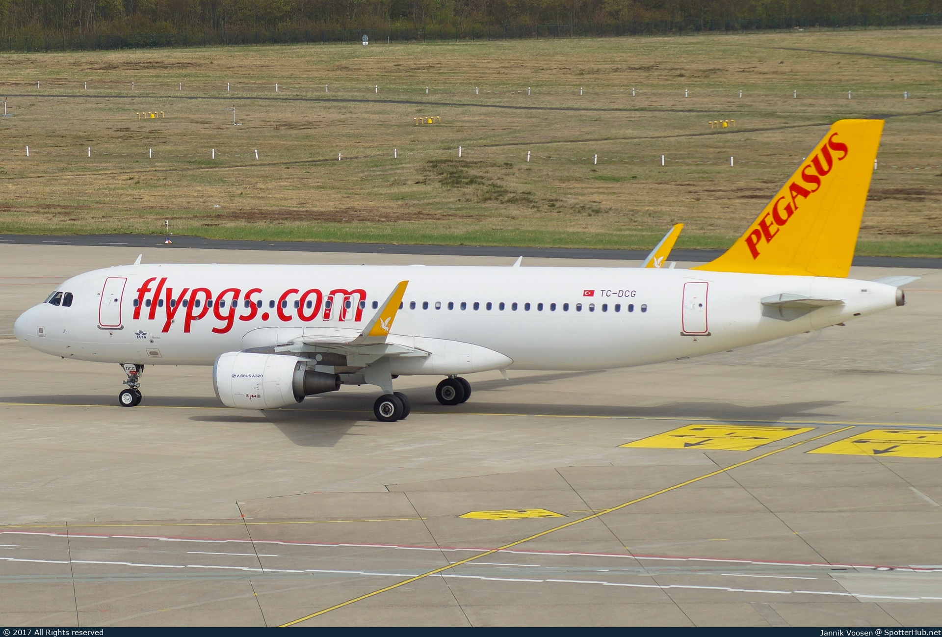 Photo of TC-DCG - Airbus A320-216 operated by Pegasus Airlines