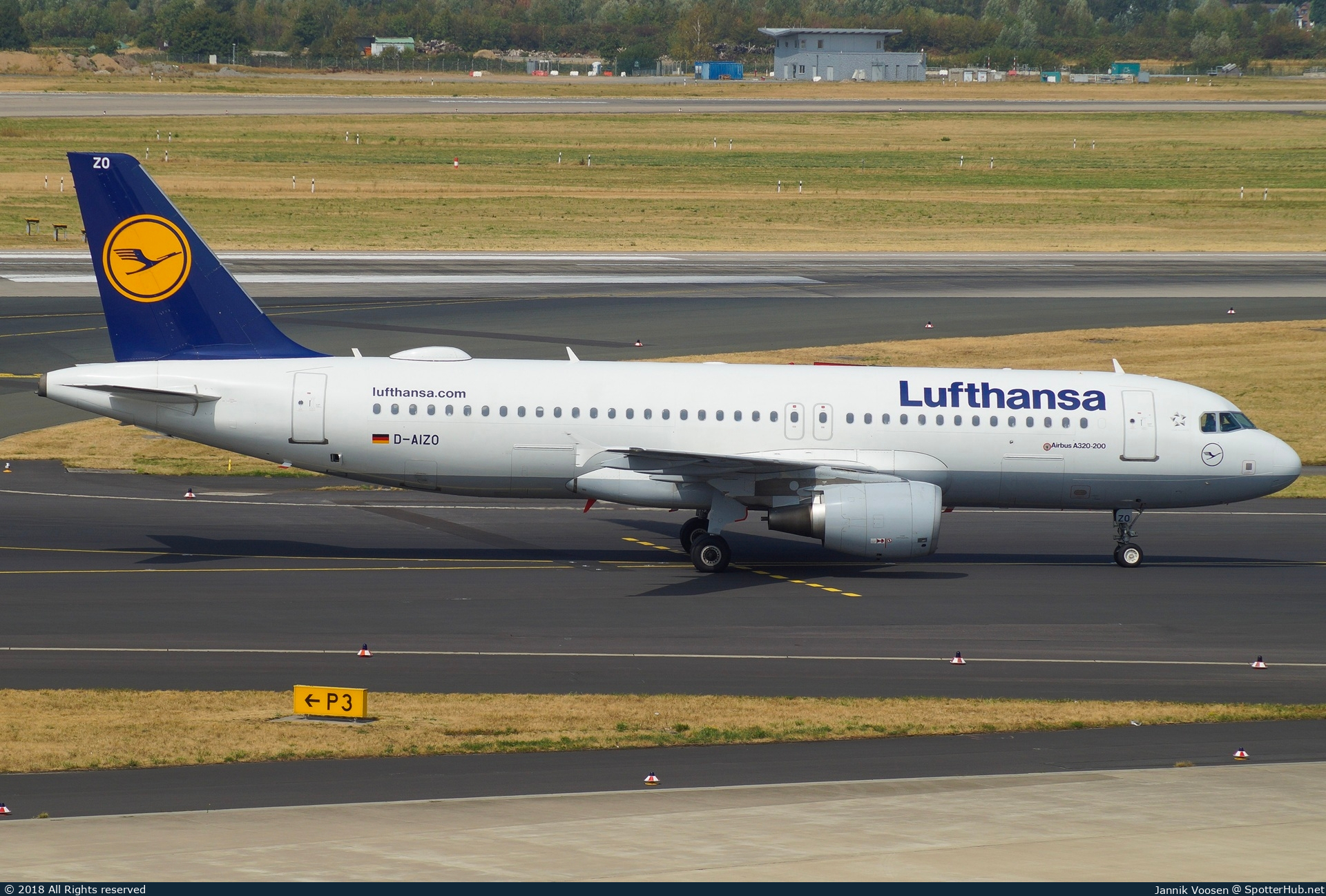 Photo of D-AIZO - Airbus A320-214 operated by Lufthansa