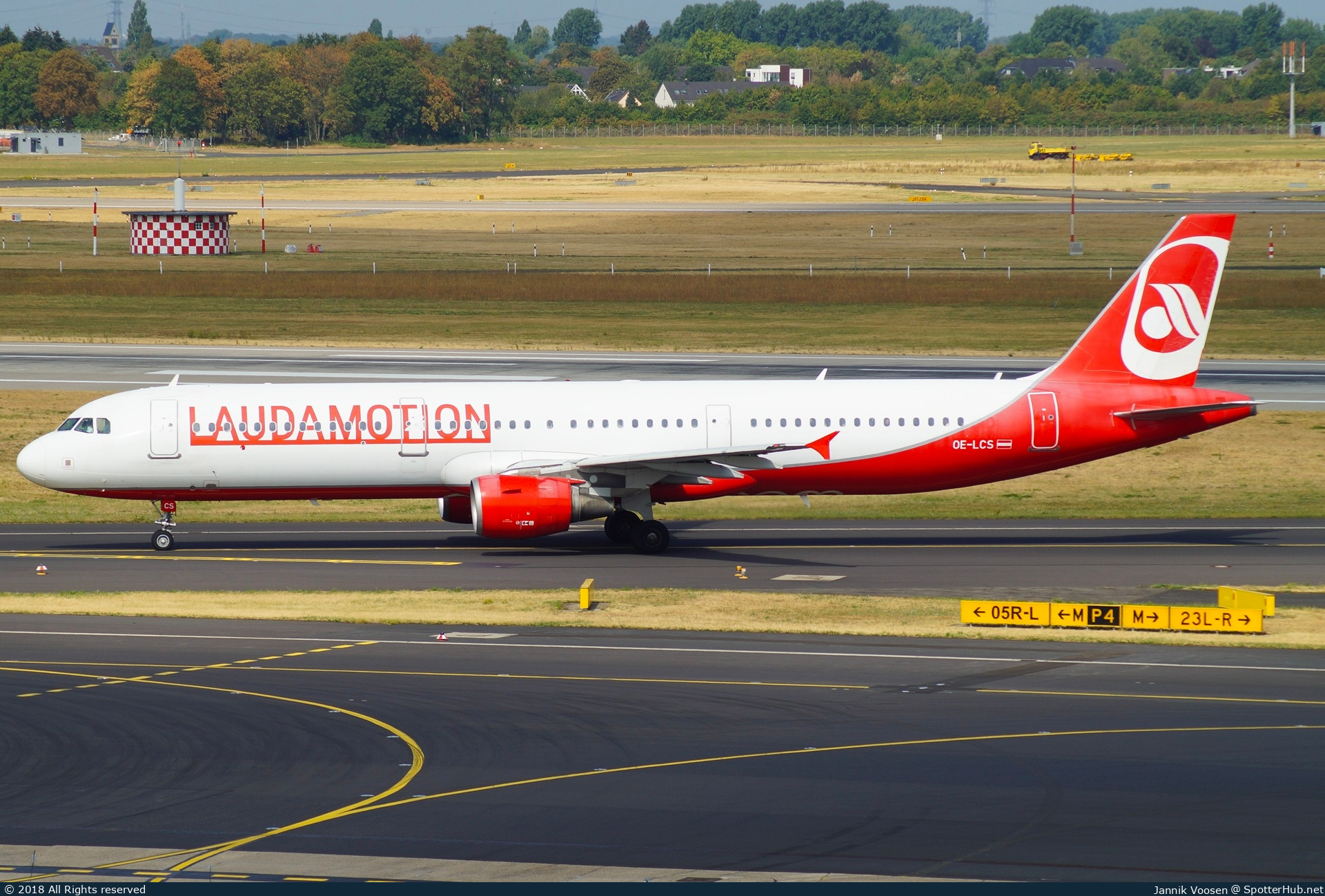Photo of OE-LCS - Airbus A321-211 operated by Laudamotion