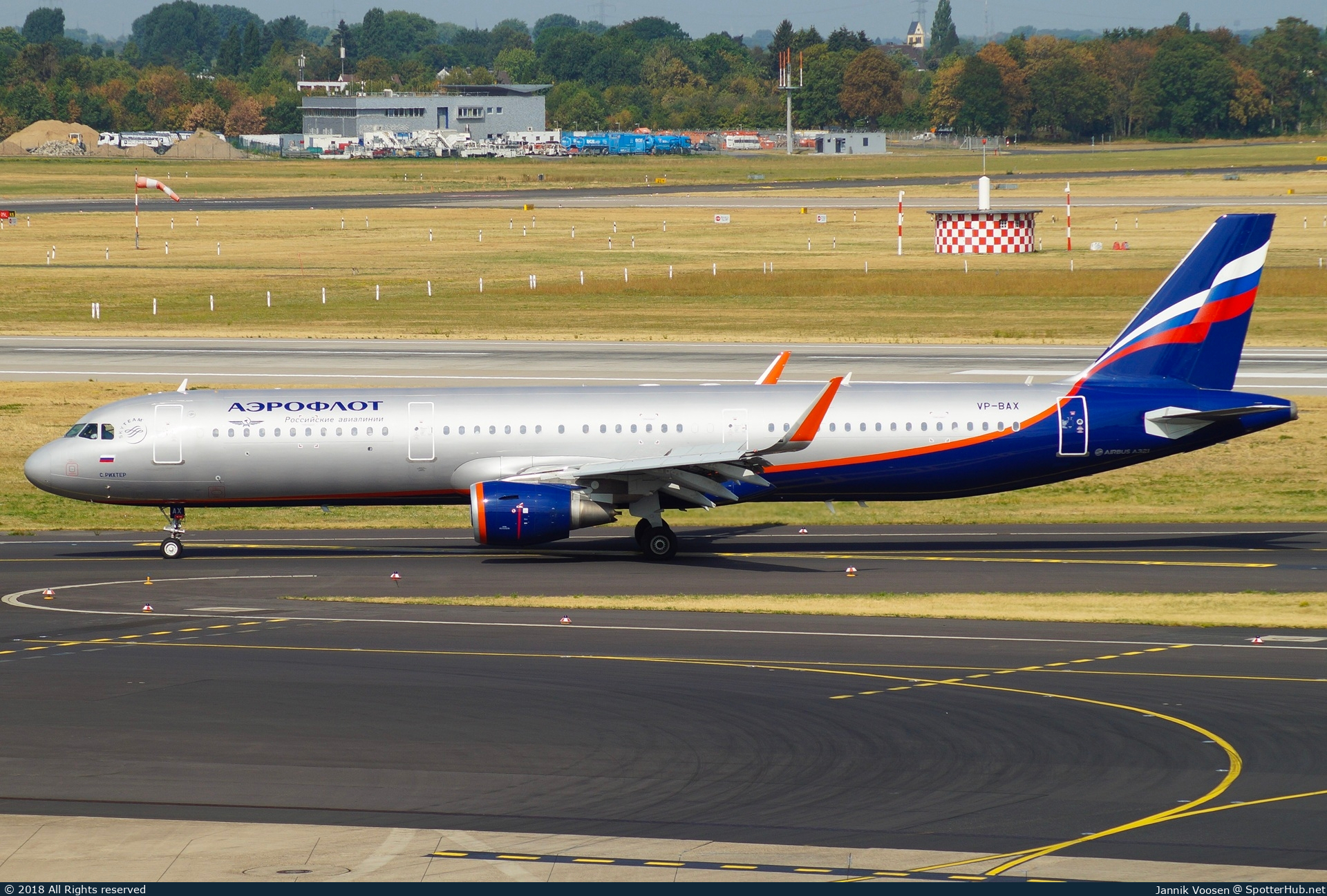 Photo of VP-BAX - Airbus A321-211 operated by Aeroflot