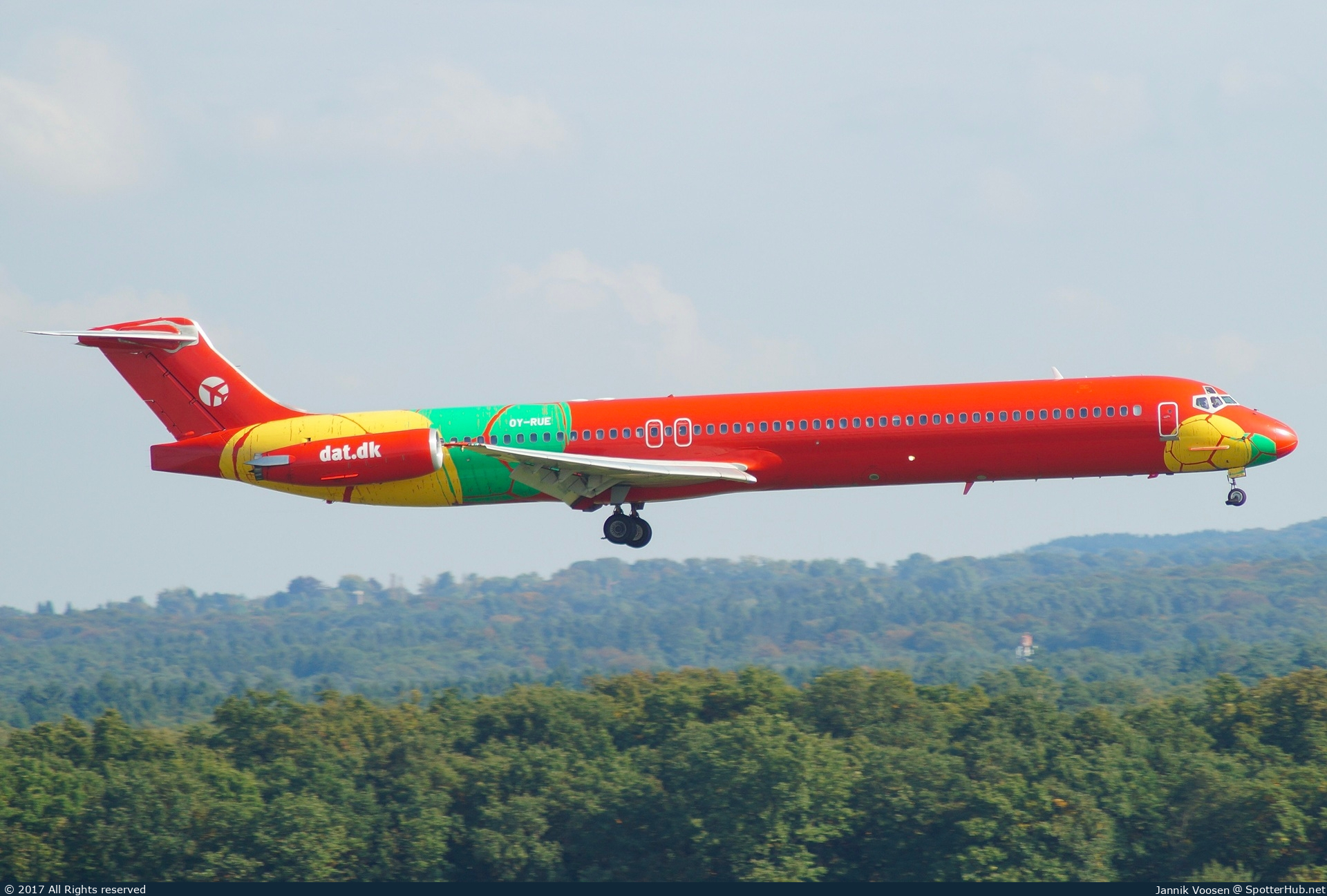 Photo of OY-RUE - McDonnell Douglas MD-83 operated by DAT Danish Air Transport