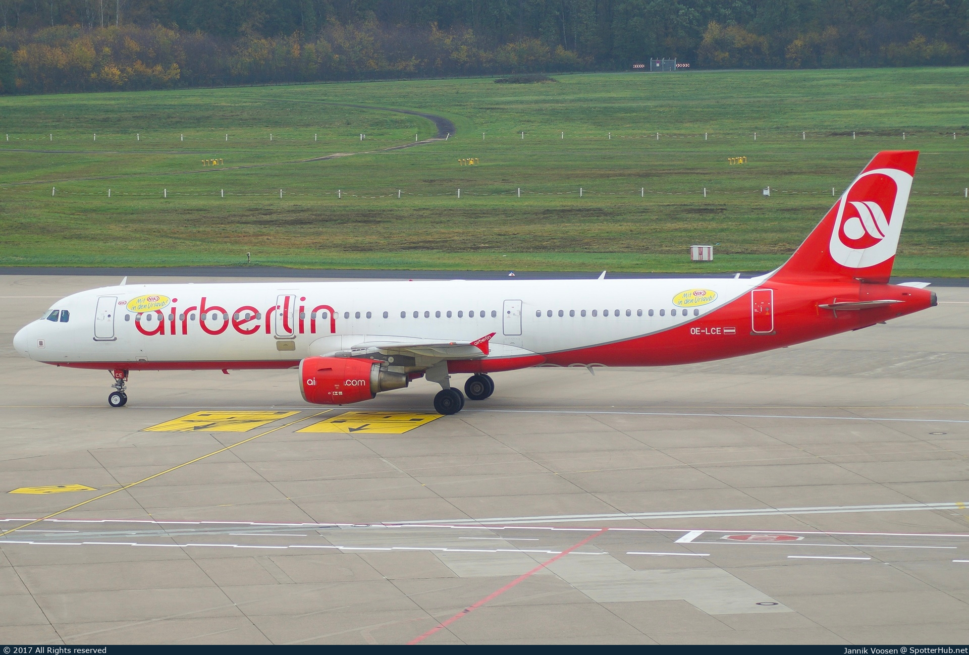 Photo of OE-LCE - Airbus A321-211 operated by Air Berlin (opb Niki)