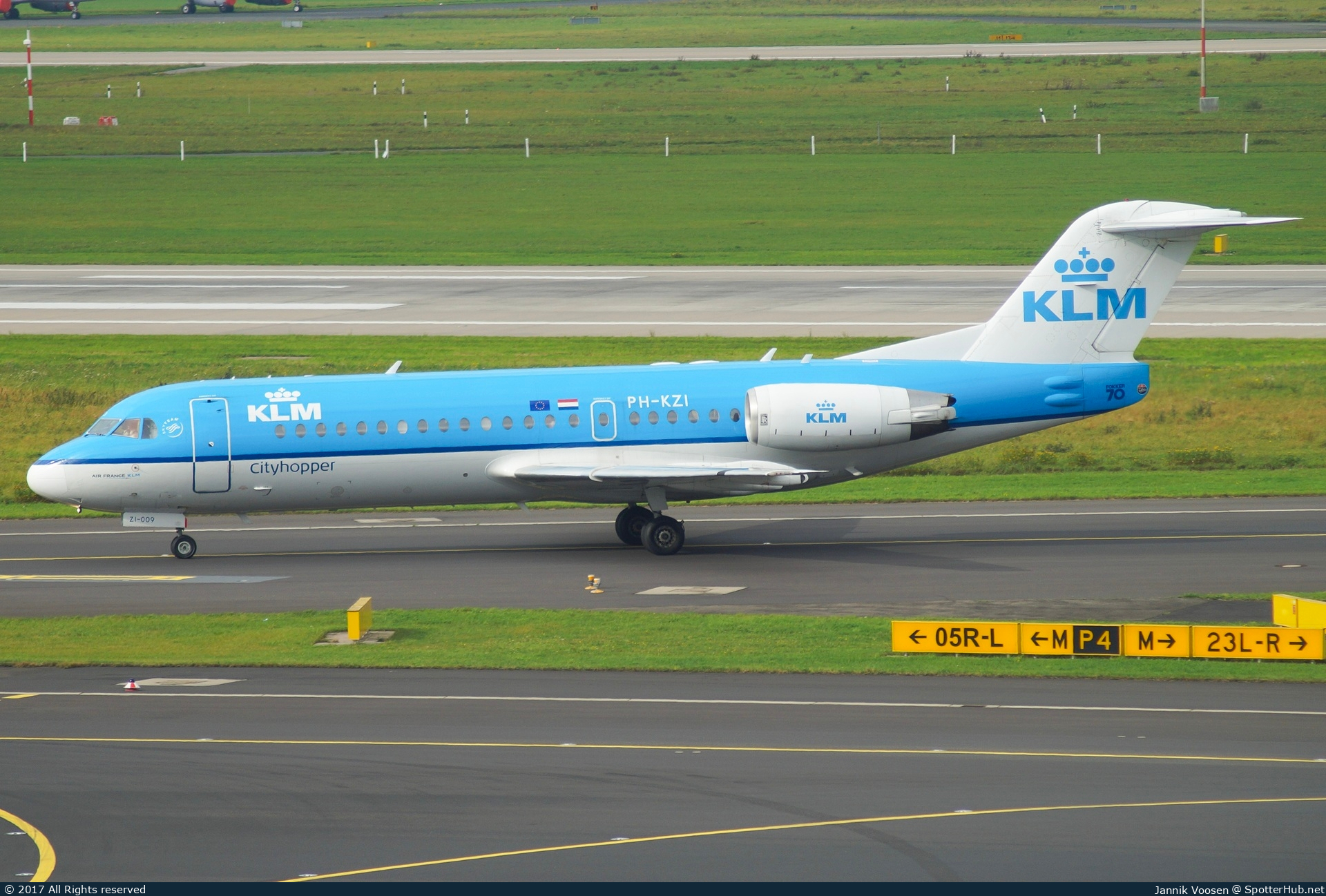 Photo of PH-KZI - Fokker 70 operated by KLM Cityhopper