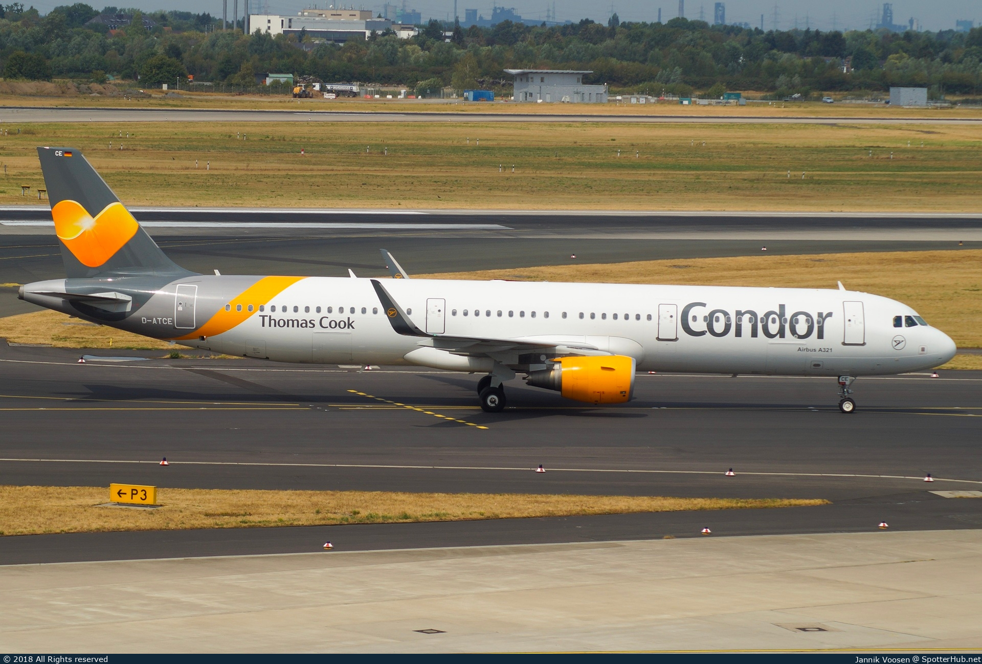 Photo of D-ATCE - Airbus A321-211 operated by Condor
