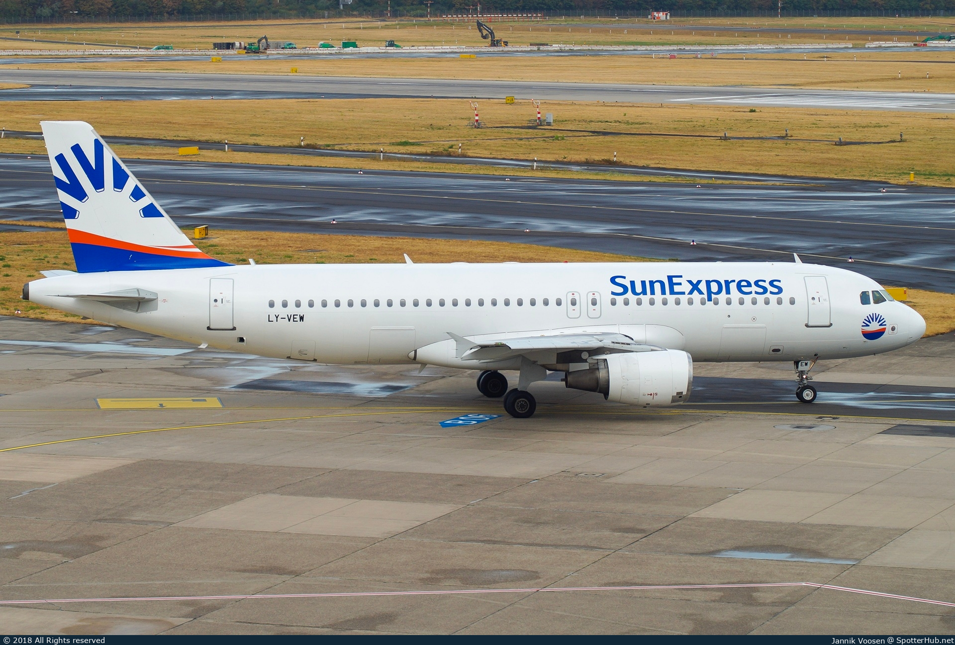 Photo of LY-VEW - Airbus A320-214 operated by SunExpress (opb Avion Express)