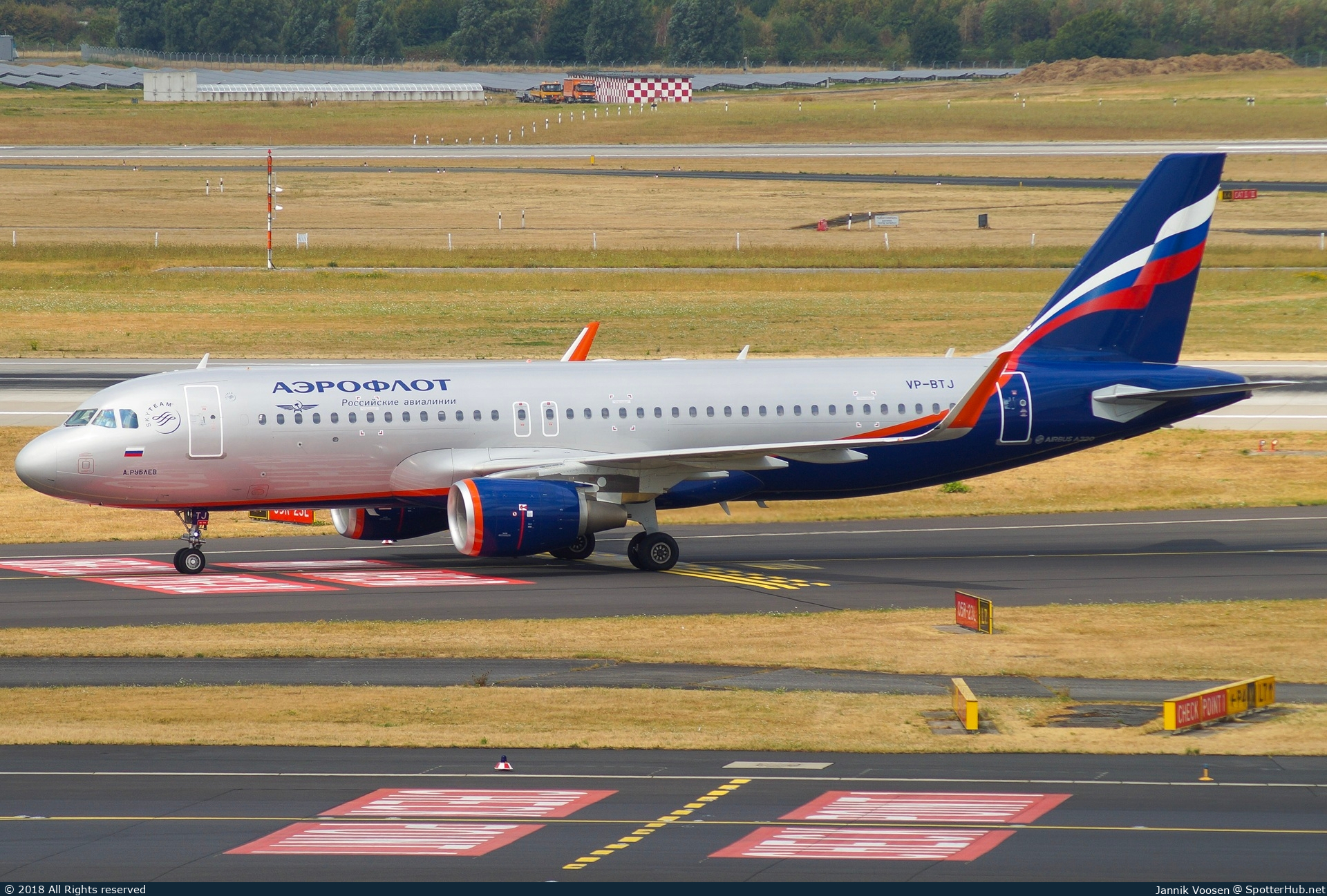 Photo of VP-BTJ - Airbus A320-214 operated by Aeroflot
