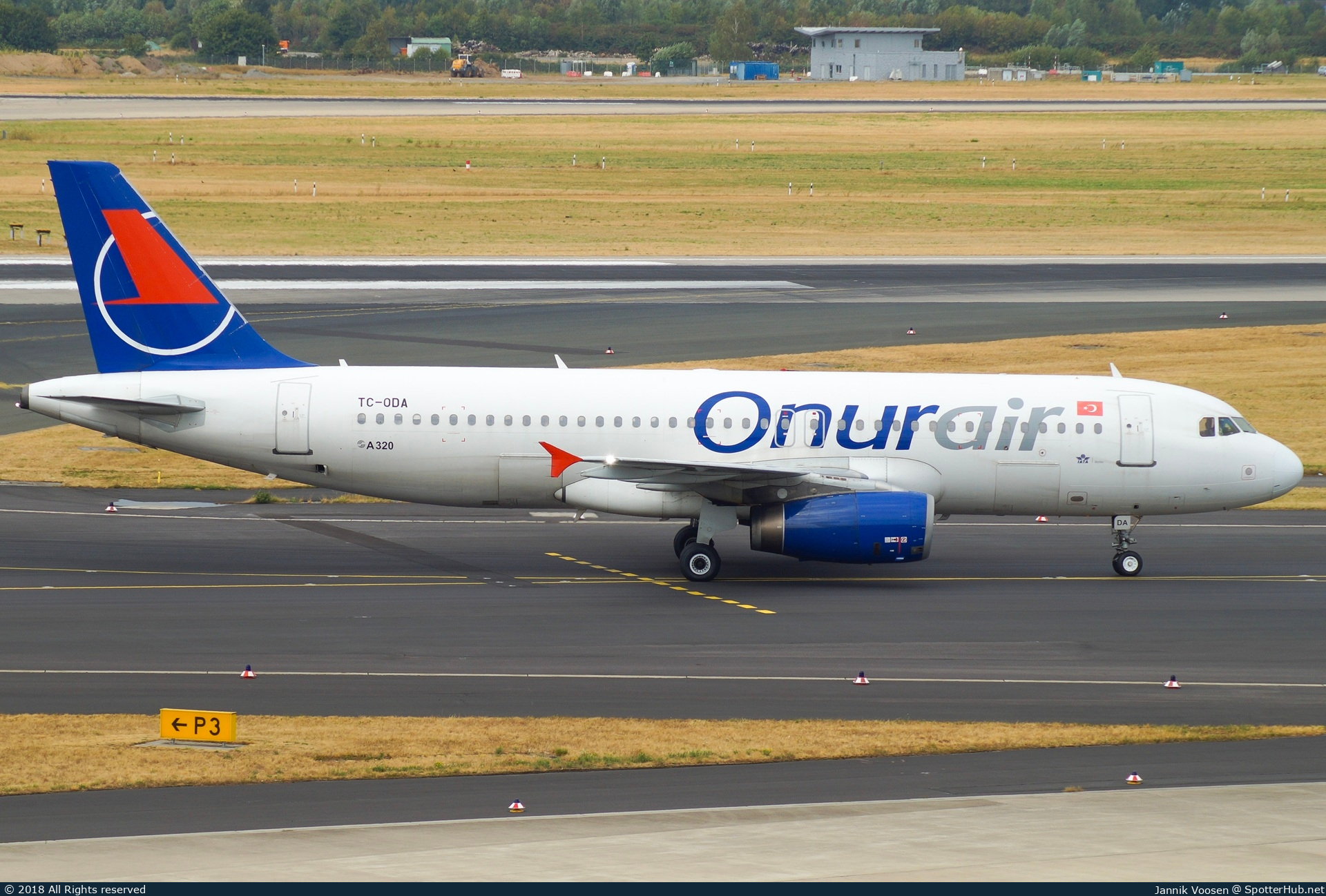 Photo of TC-ODA - Airbus A320-233 operated by Onur Air