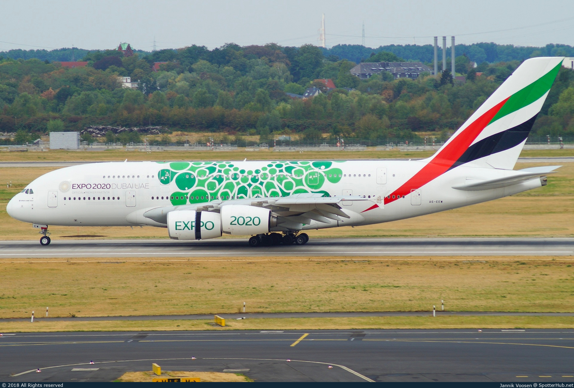 Photo of A6-EEW - Airbus A380-861 operated by Emirates