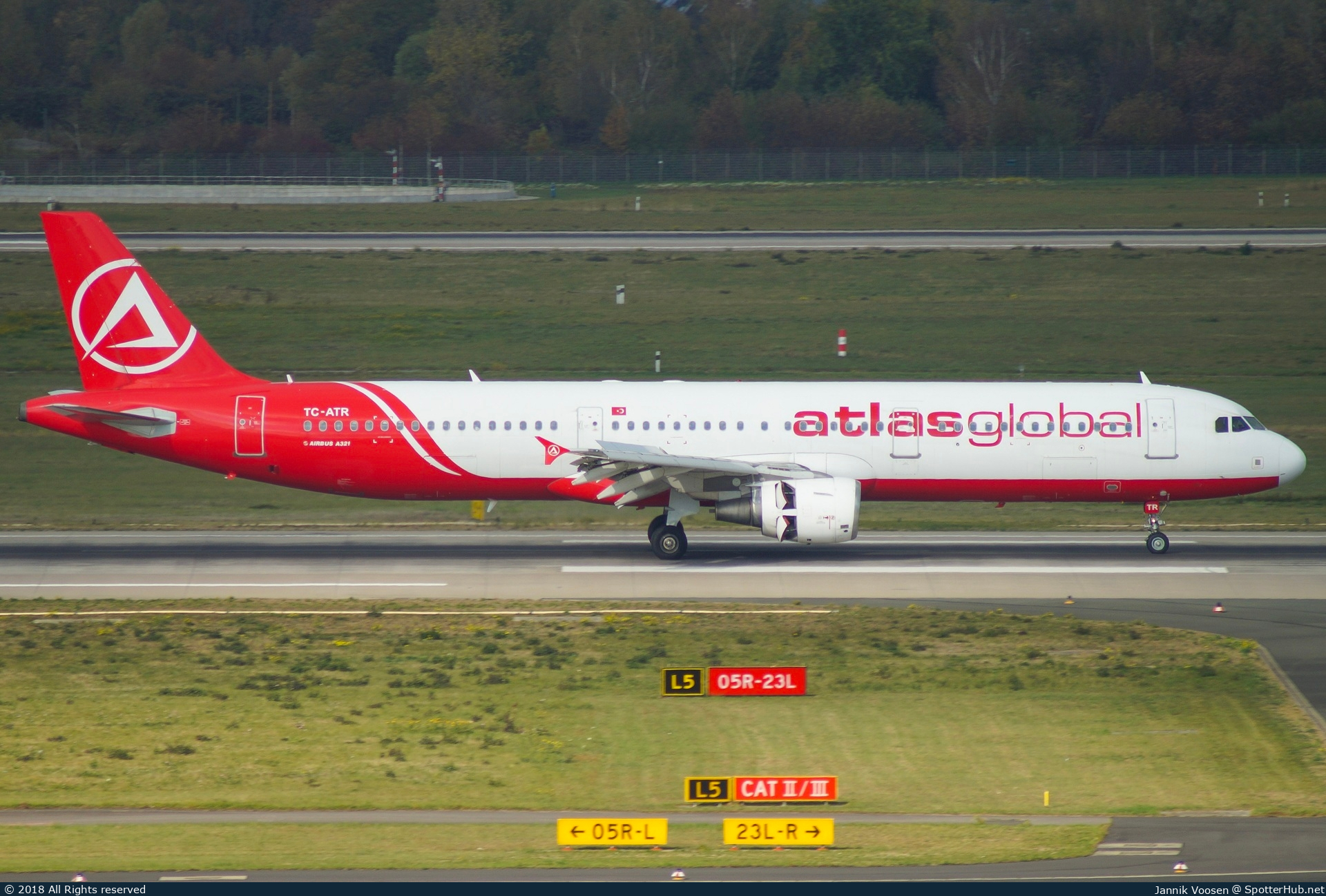 Photo of TC-ATR - Airbus A321-211 operated by AtlasGlobal