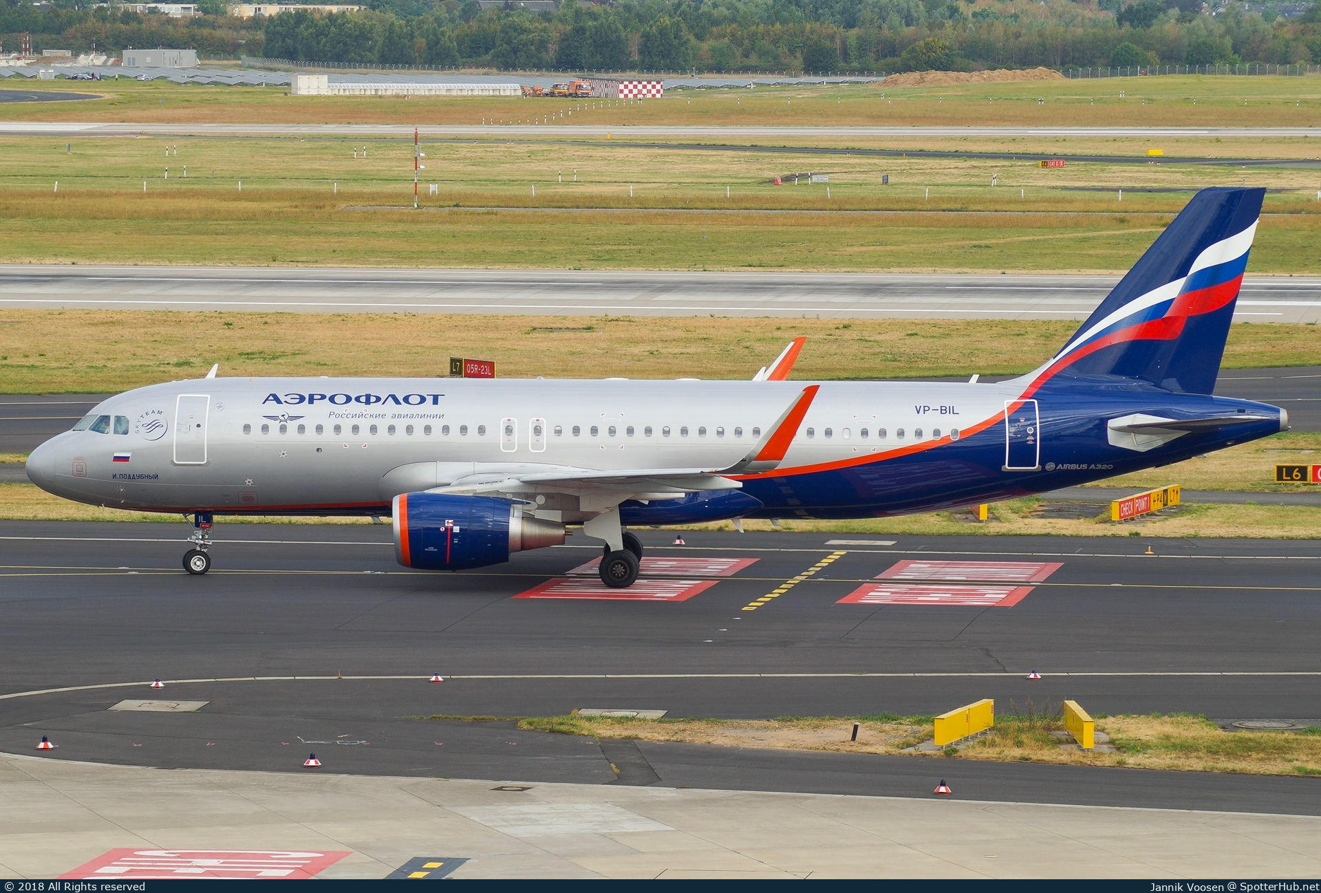 Photo of VP-BIL - Airbus A320-214 operated by Aeroflot